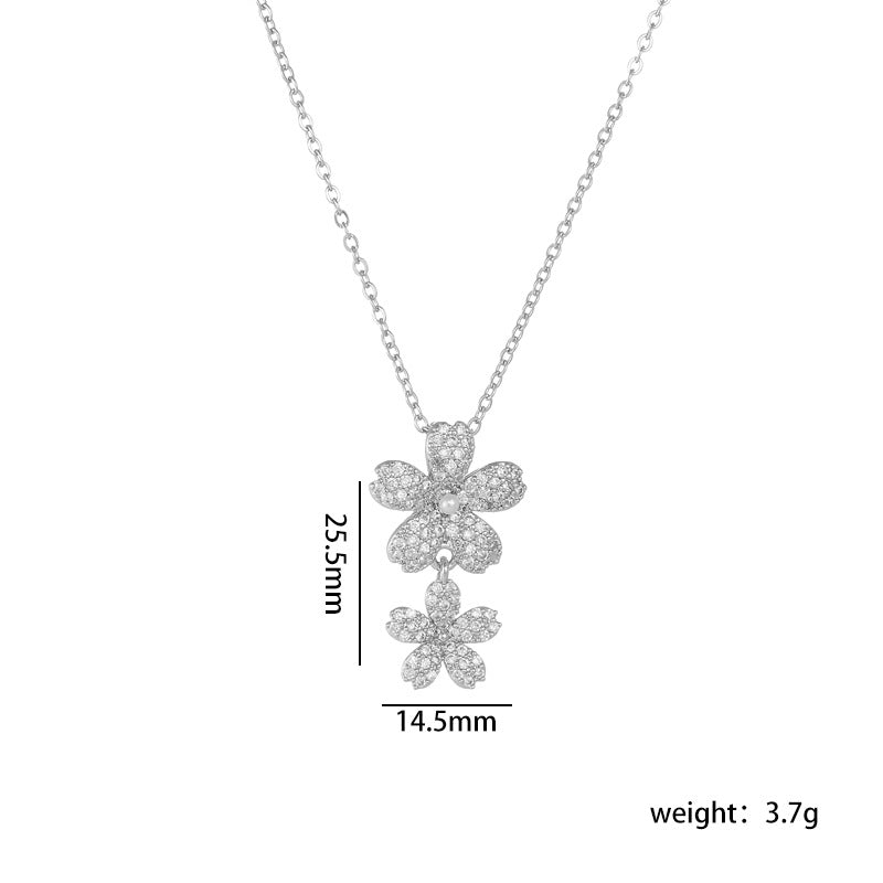 Wholesale women' s flower pendant niche design clavicle chain