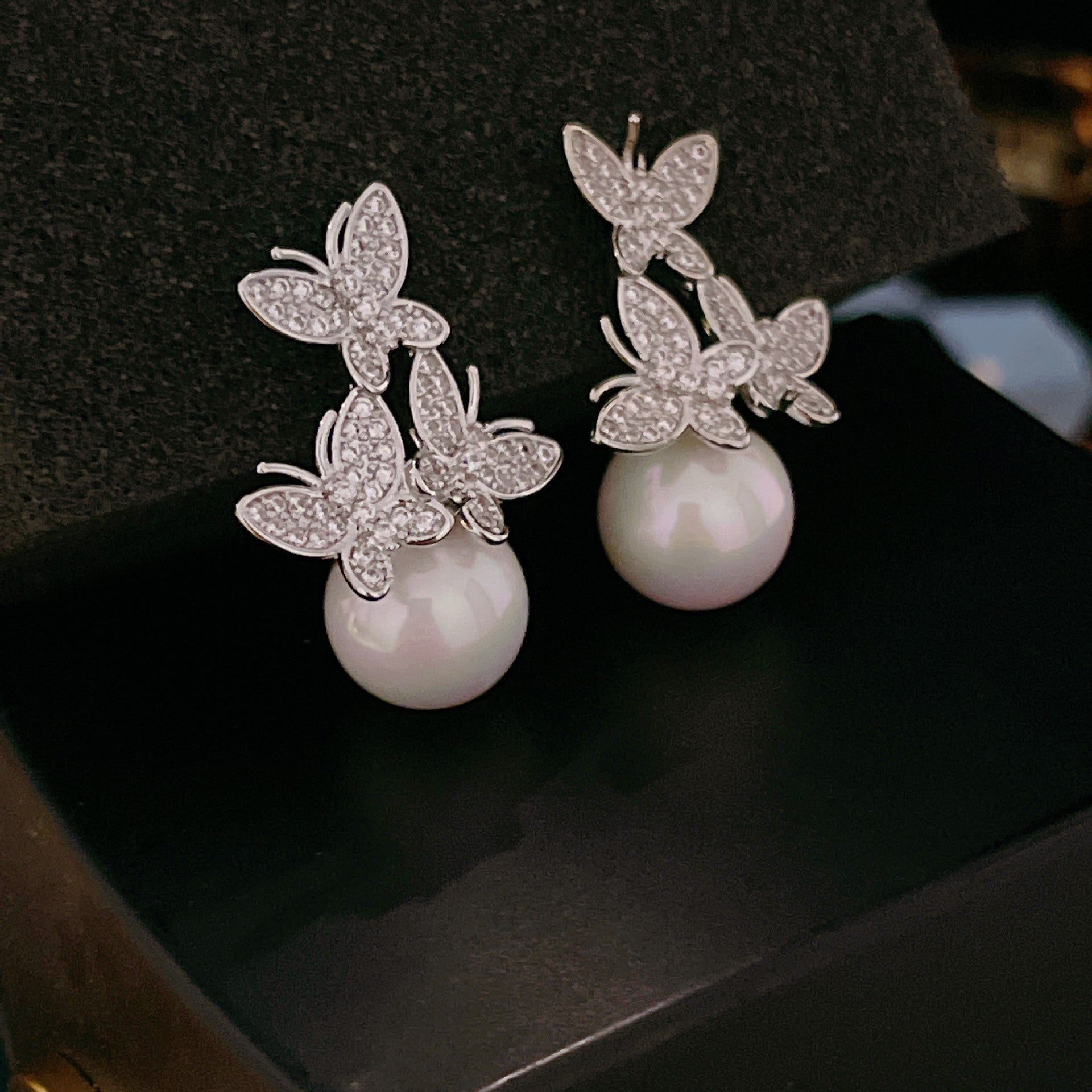 Wholesale Full Diamond Lily Pearl Earrings