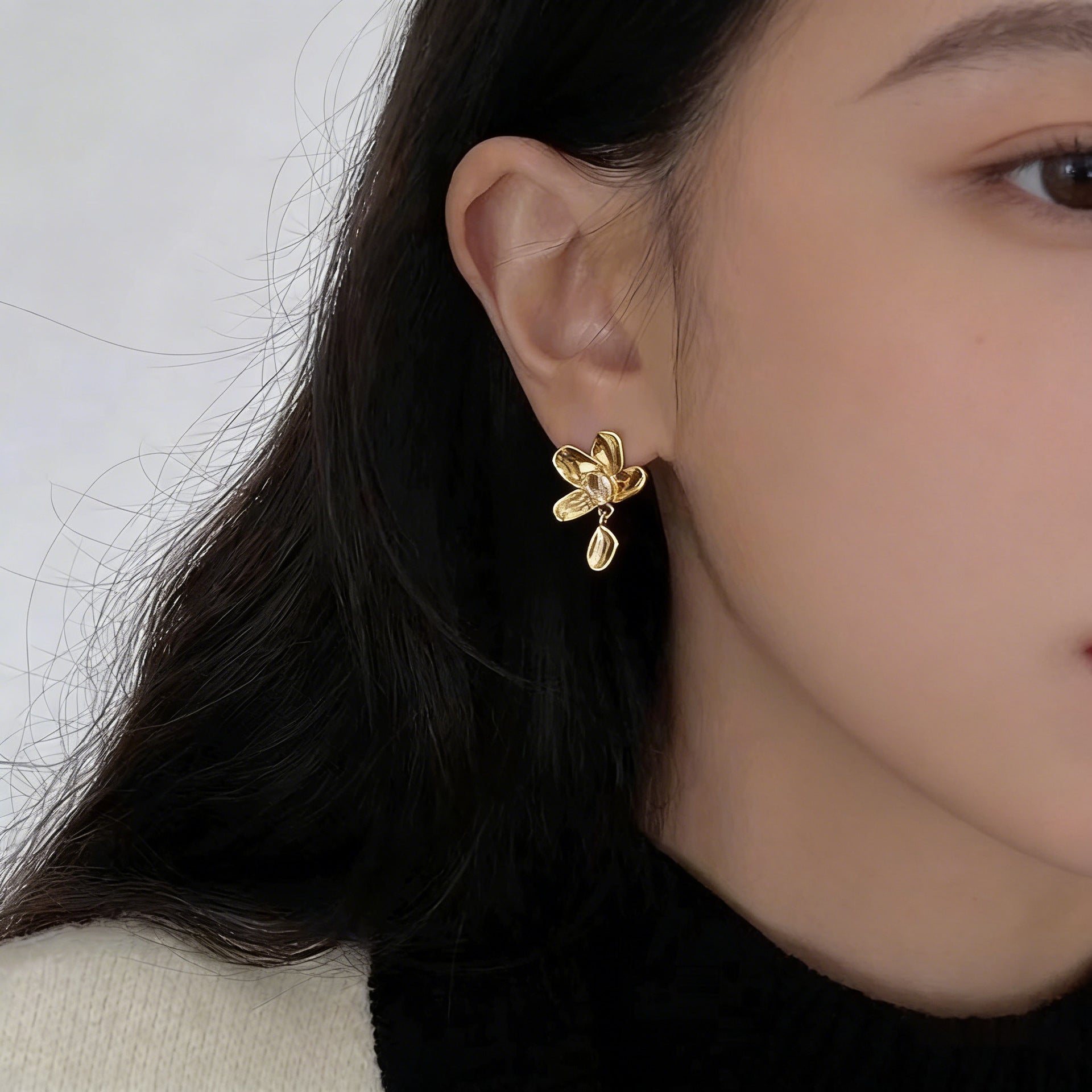 Wholesale Alloy Silver Flower Earrings Stylish Minimalist Studs Jewelry Accessory For Everyday Party Wear