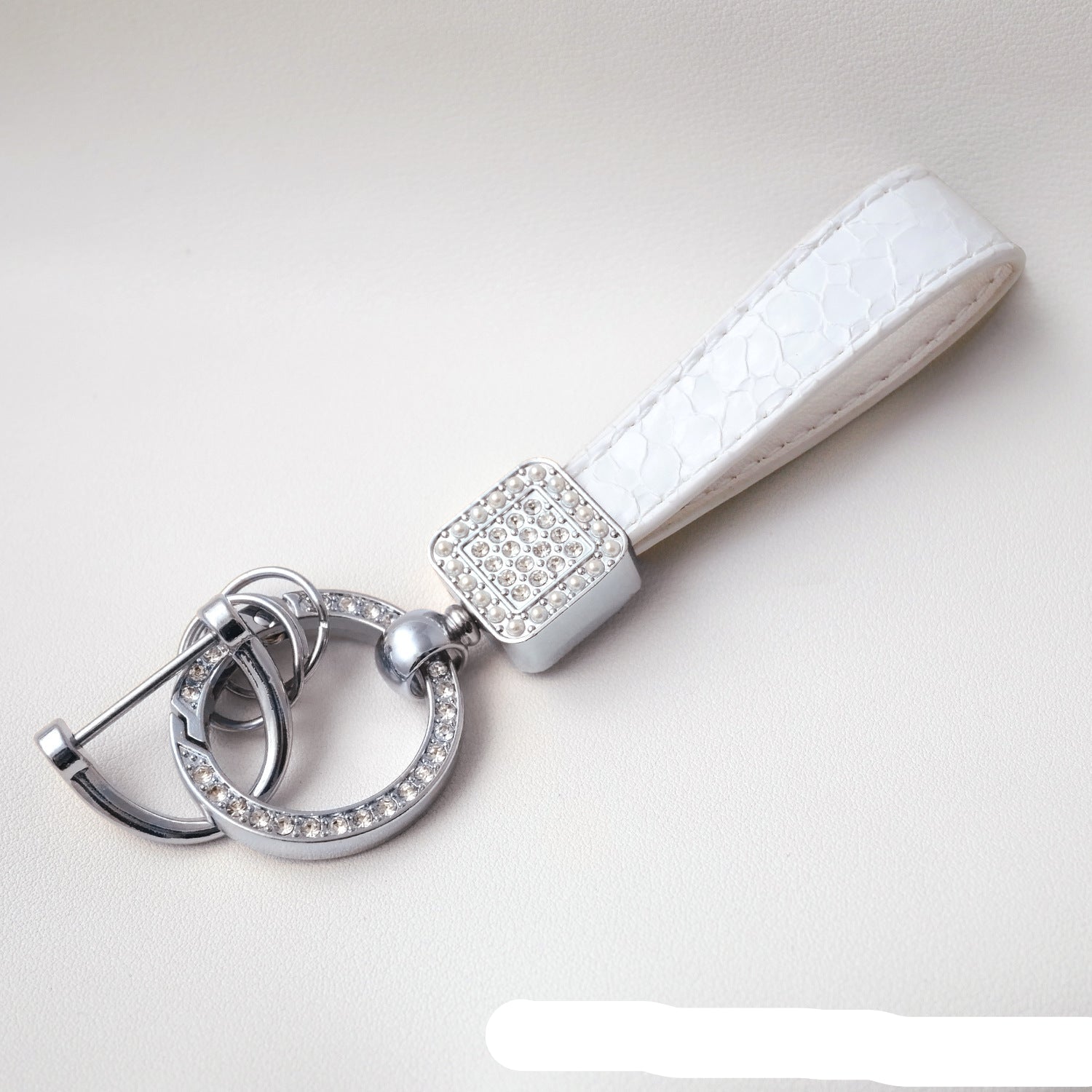 Wholesale Fashionable textured diamond spring ring keychain