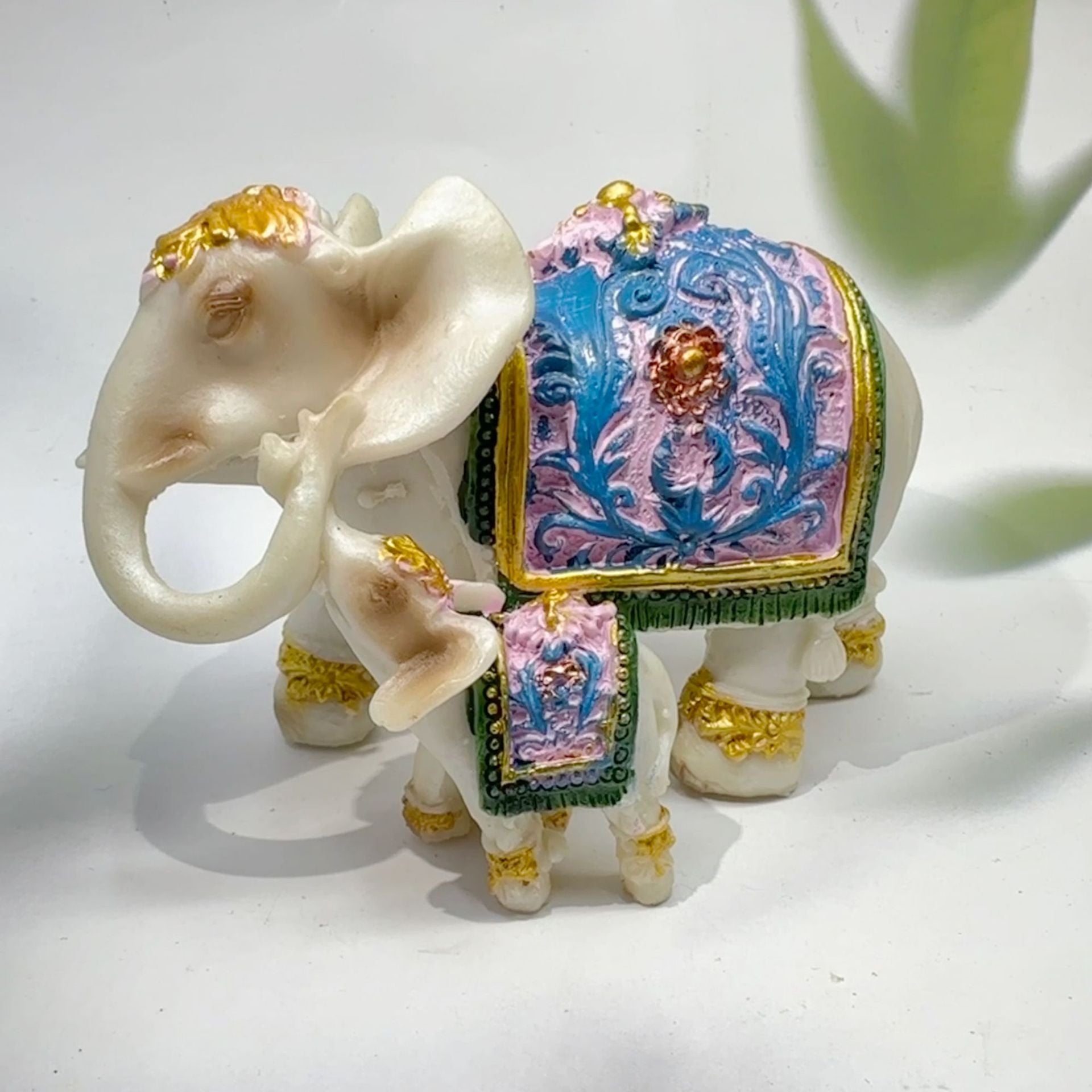 Wholesale of Mother's Day Family Orchid Mother Child Elephant Resin Ornaments
