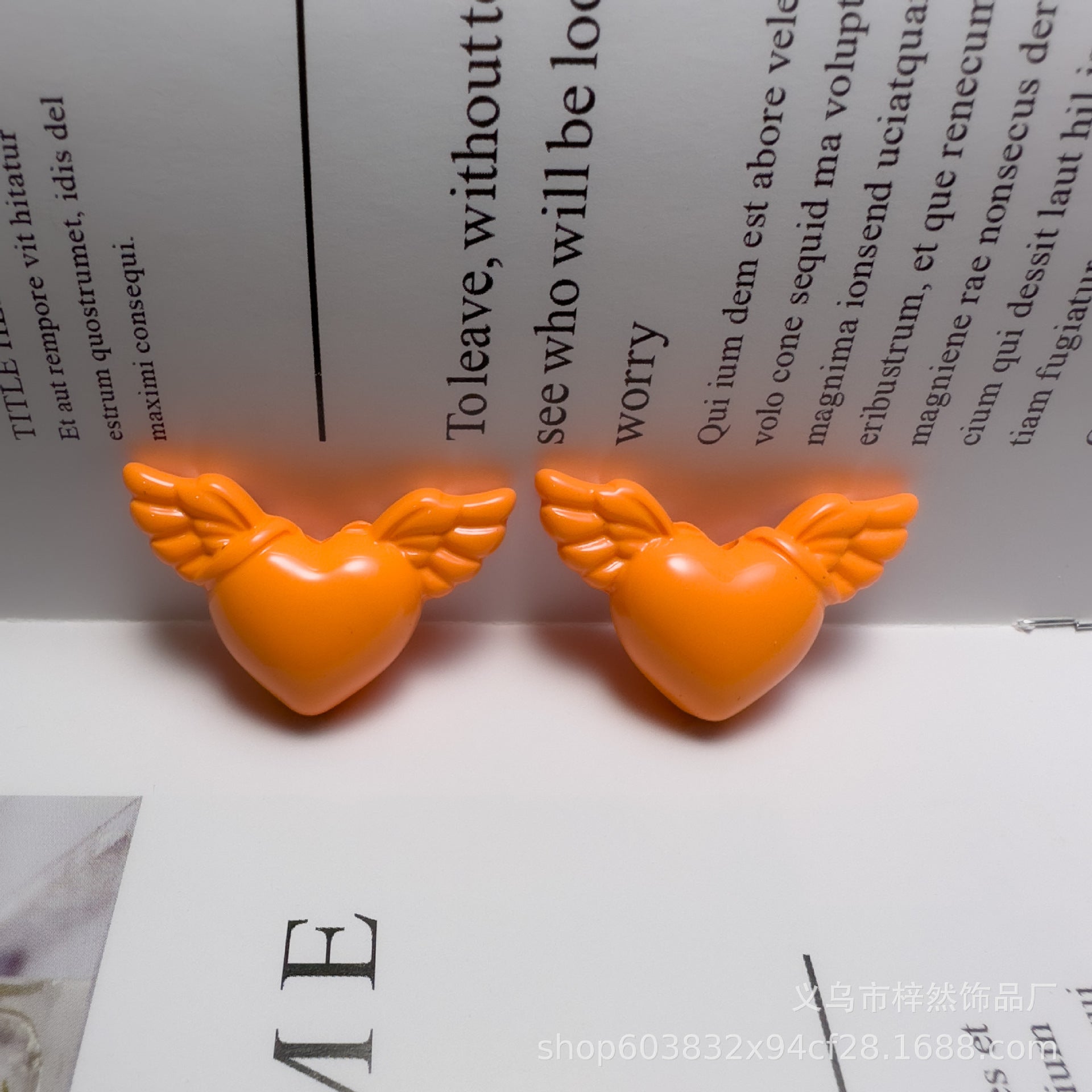 Wholesale of 100PCS/PACK Acrylic Solid Color Baked Paint, Love Angel Wings, Plated with Colored Straight Hole Beads