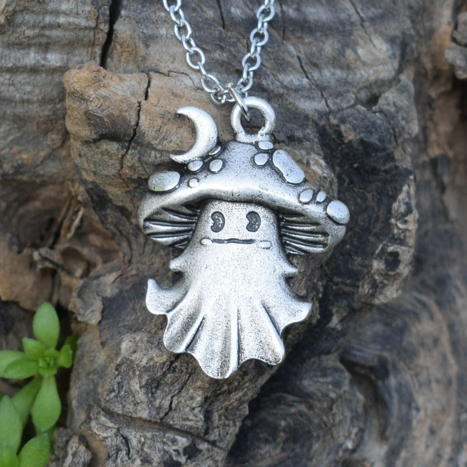 Wholesale Vintage Magic Moon Roasted Mushroom Pendant Woman Necklace Party