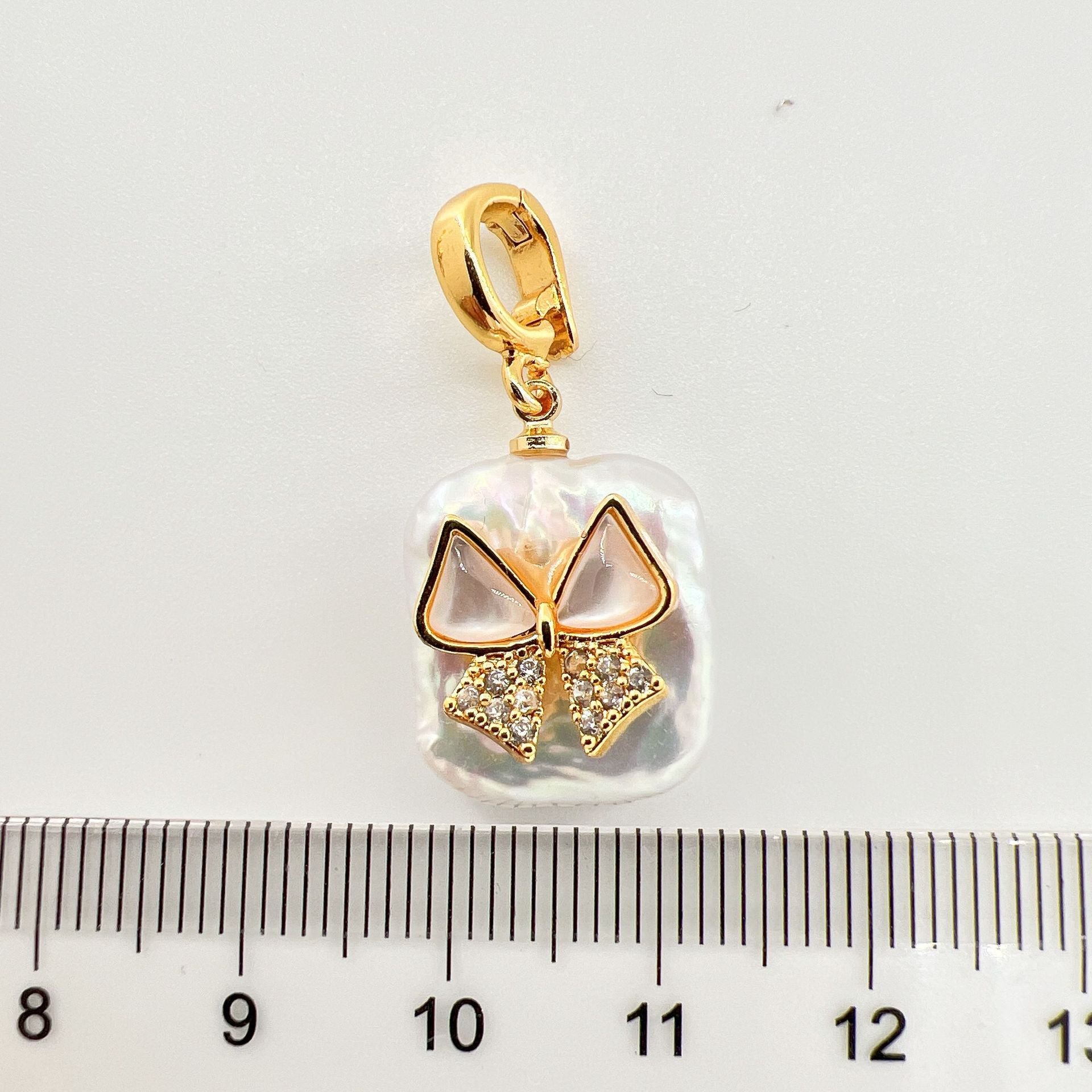 Wholesale Copper Gold Plated Baroque Pearl Saturn Lucky Bag Maneki Neko Snowflake Pendant Necklace Clasp