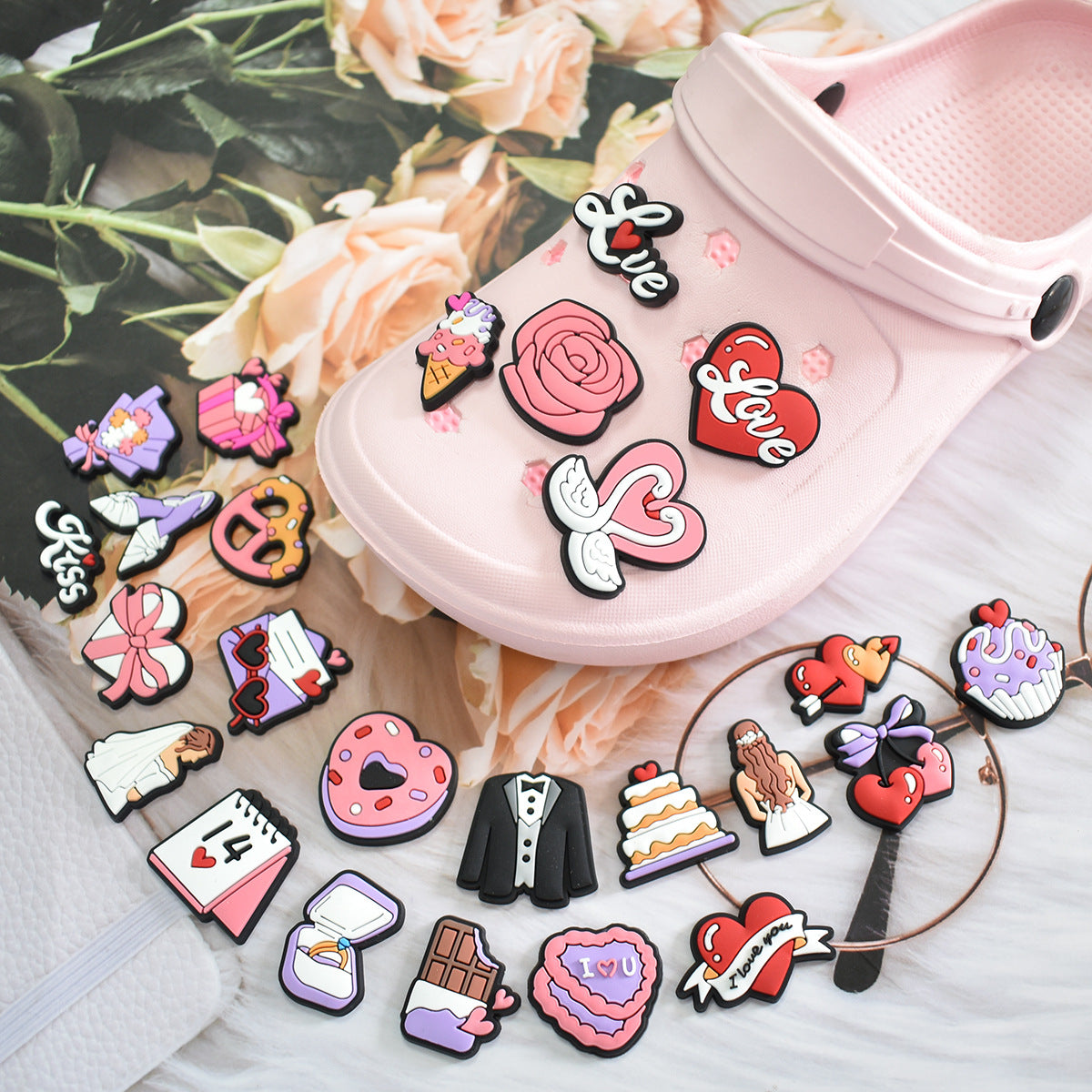 Wholesale Random 100pcs Valentine' s Day Series Wedding Dessert Cartoon Croc Charms