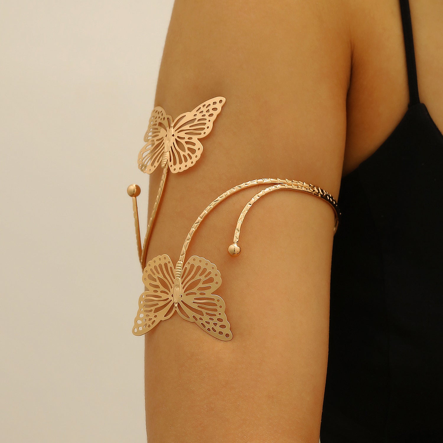 Wholesale Gold Butterfly Rhinestone Open Arm Cuff Metal Flower Hollow Design Fashion Jewelry Accessory Everyday Wear Gift Boutique Resale