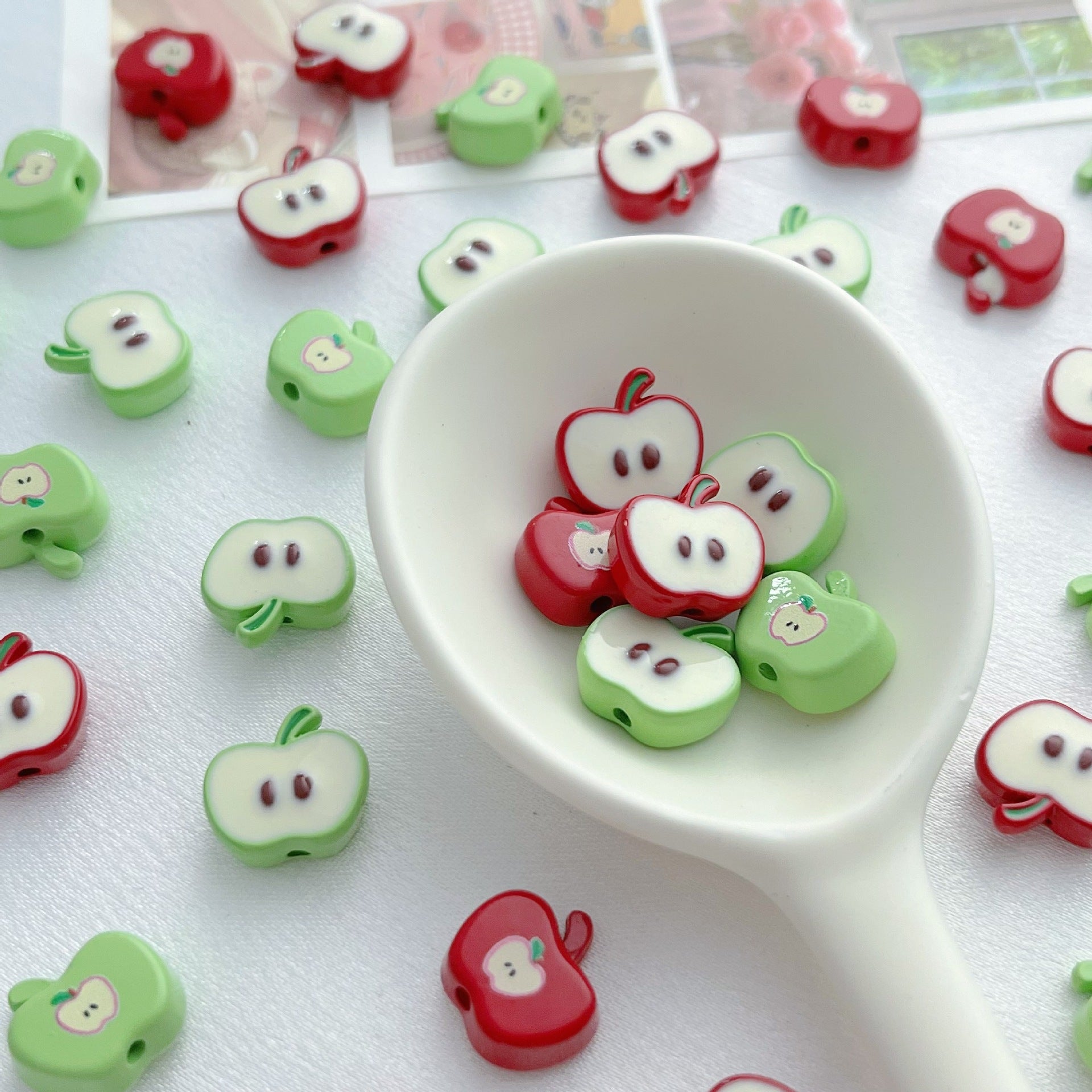 Wholesale 10pcs Cute red and green apple beads