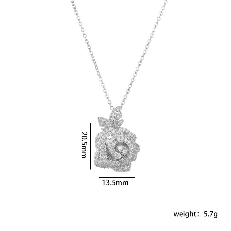 Wholesale women' s flower pendant niche design clavicle chain