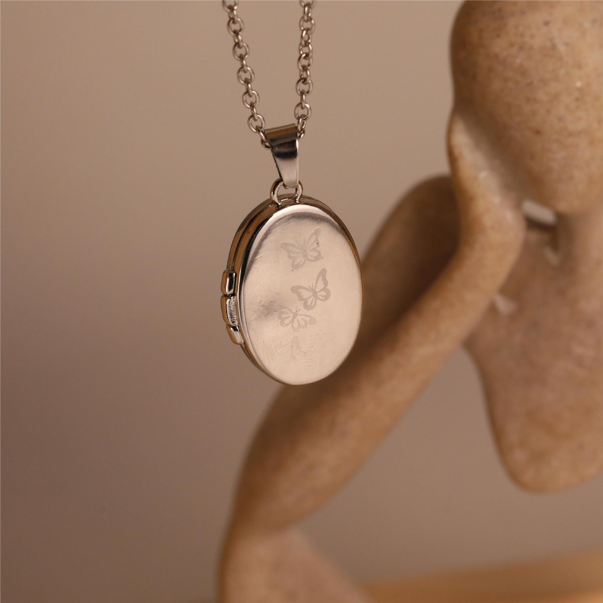 Wholesale Valentine' s Day heart-shaped opening and closing box pendant necklace