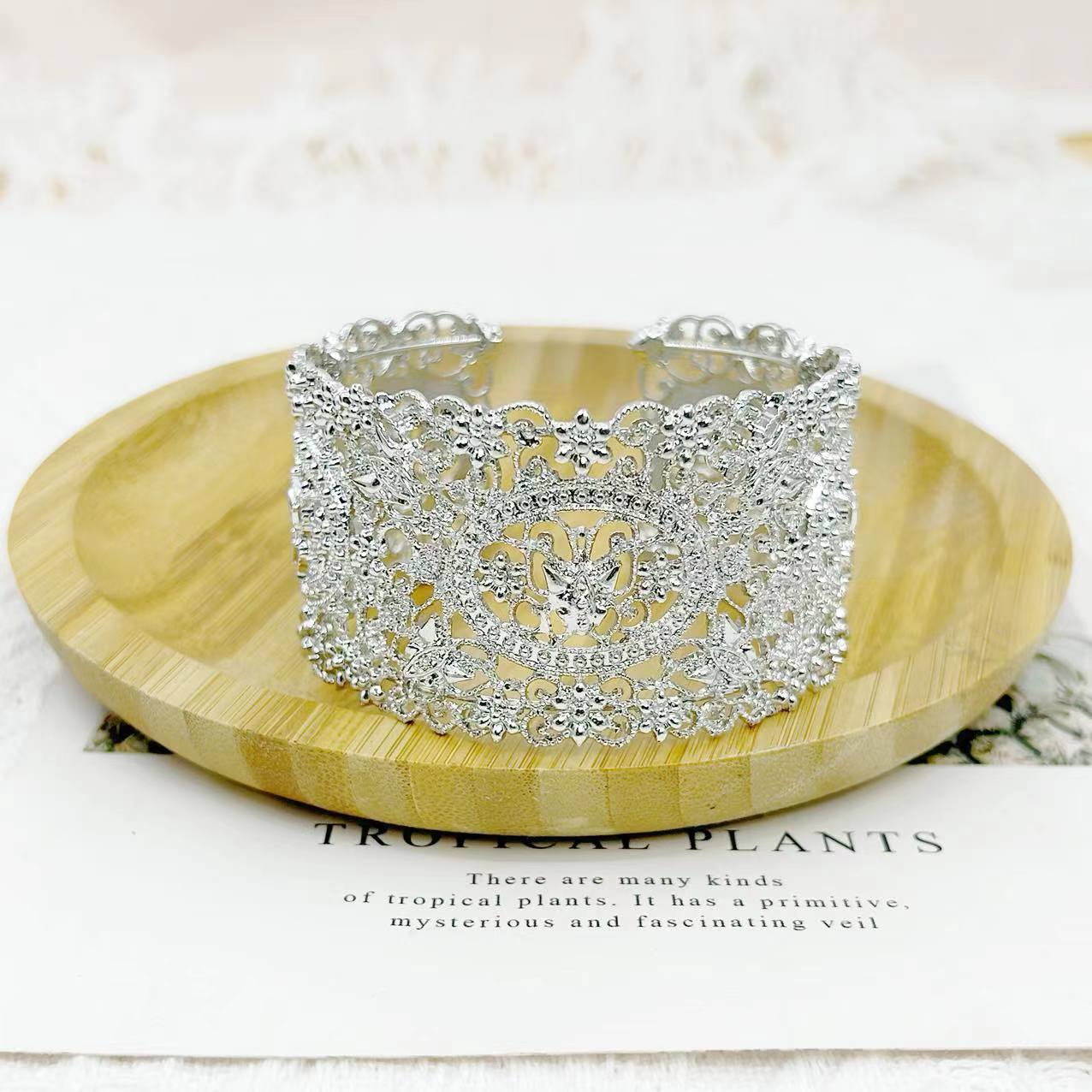 Wholesale Elastic Fashion Design Personalized Retro Hollow Line Bracelet