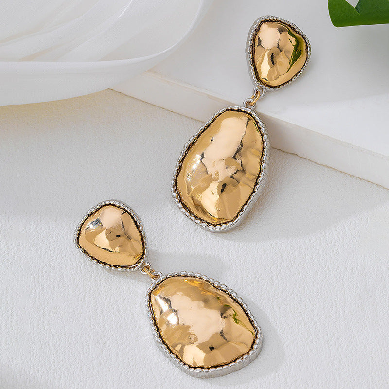 Wholesale Electroplated Alloy Minimalist Oval Floral Lace Earrings Women S Everyday Fashion Accessory Boutique Resale