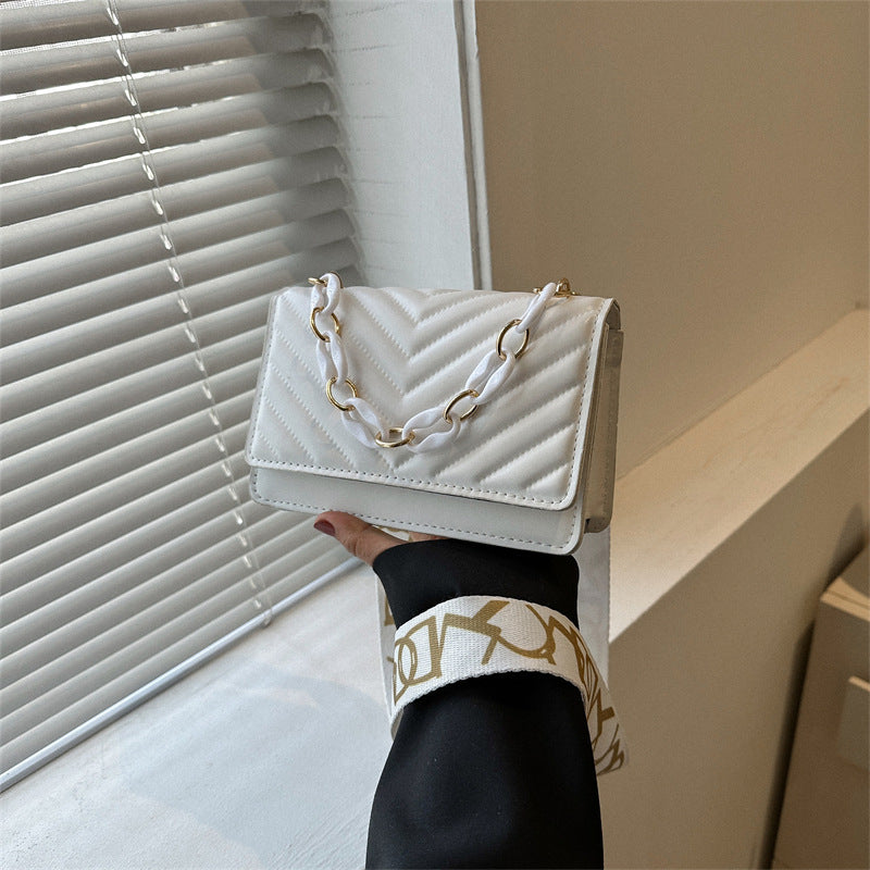 Wholesale Simple and Fashionable Wide Band Letter Shoulder Small Square Bag