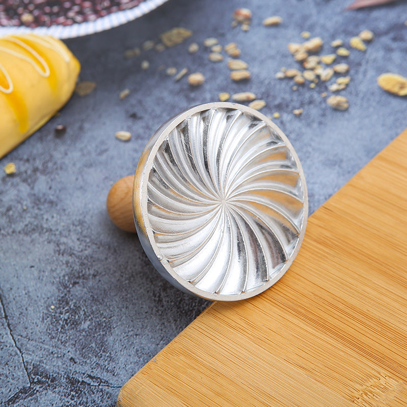 Wholesale Zinc Alloy Border Flower Biscuit Mold