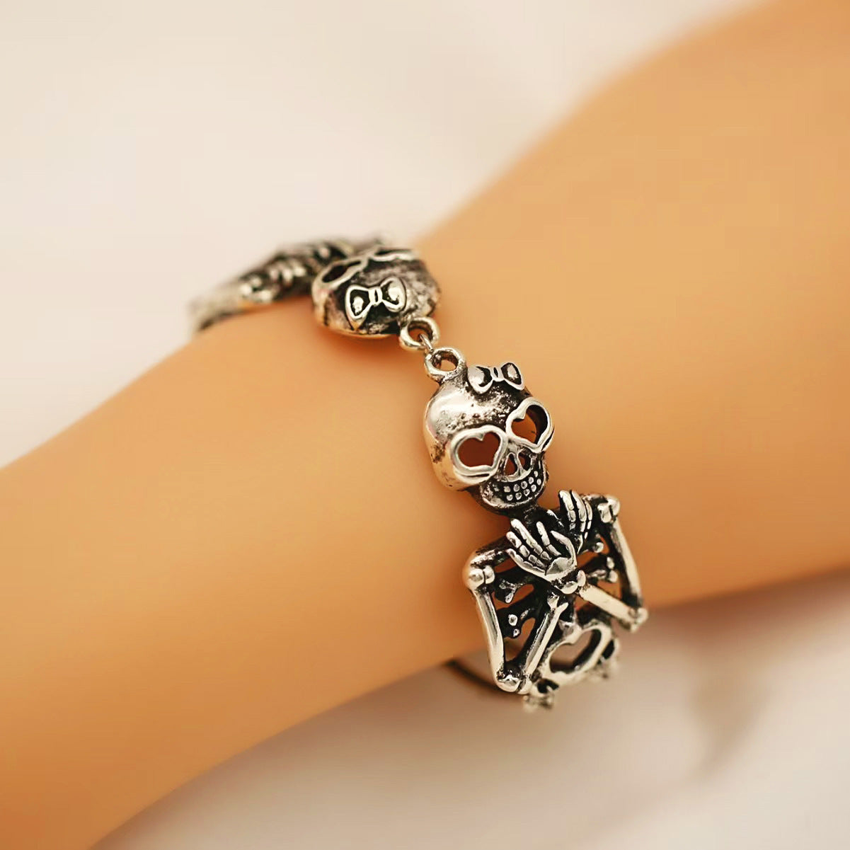 Wholesale  Men' s Retro Skull Alloy   Bracelet