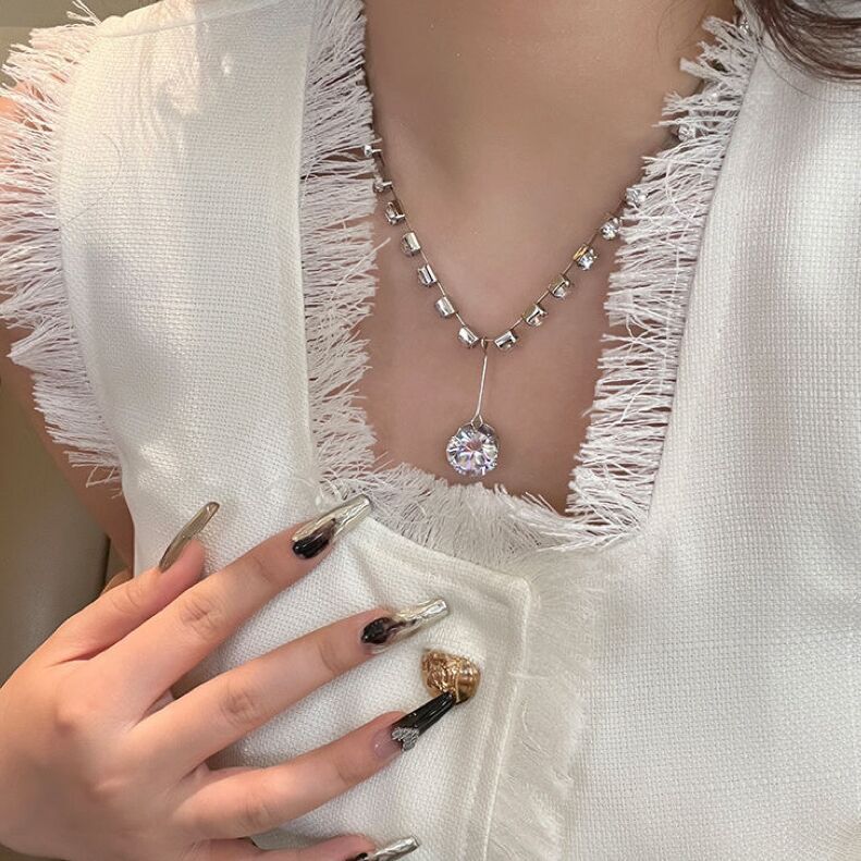 Wholesale Exaggerated pearl clavicle sweater necklace