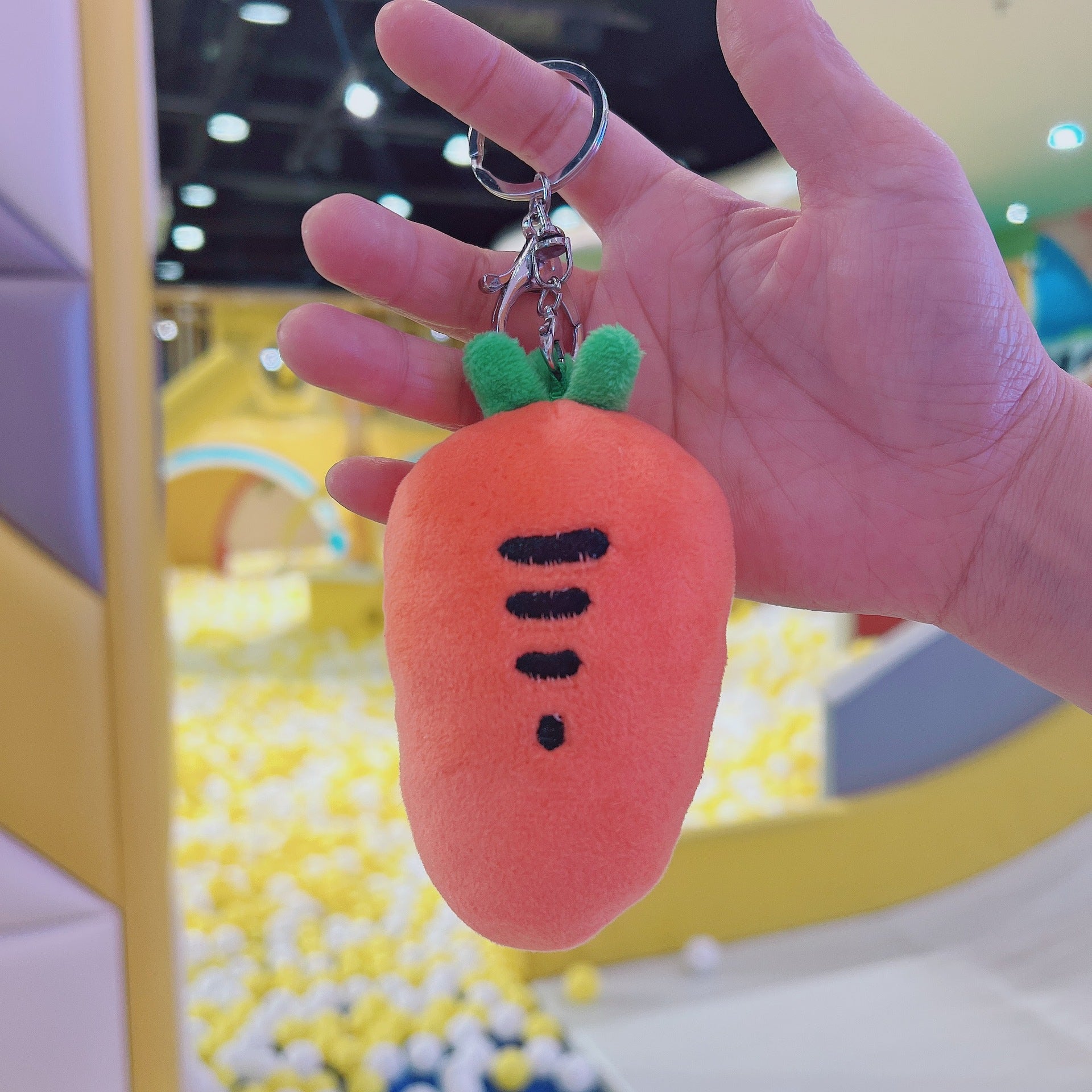 Wholesale Cute cartoon simulation radish pendant fruit and vegetable plush doll bag keychain Doll Doll