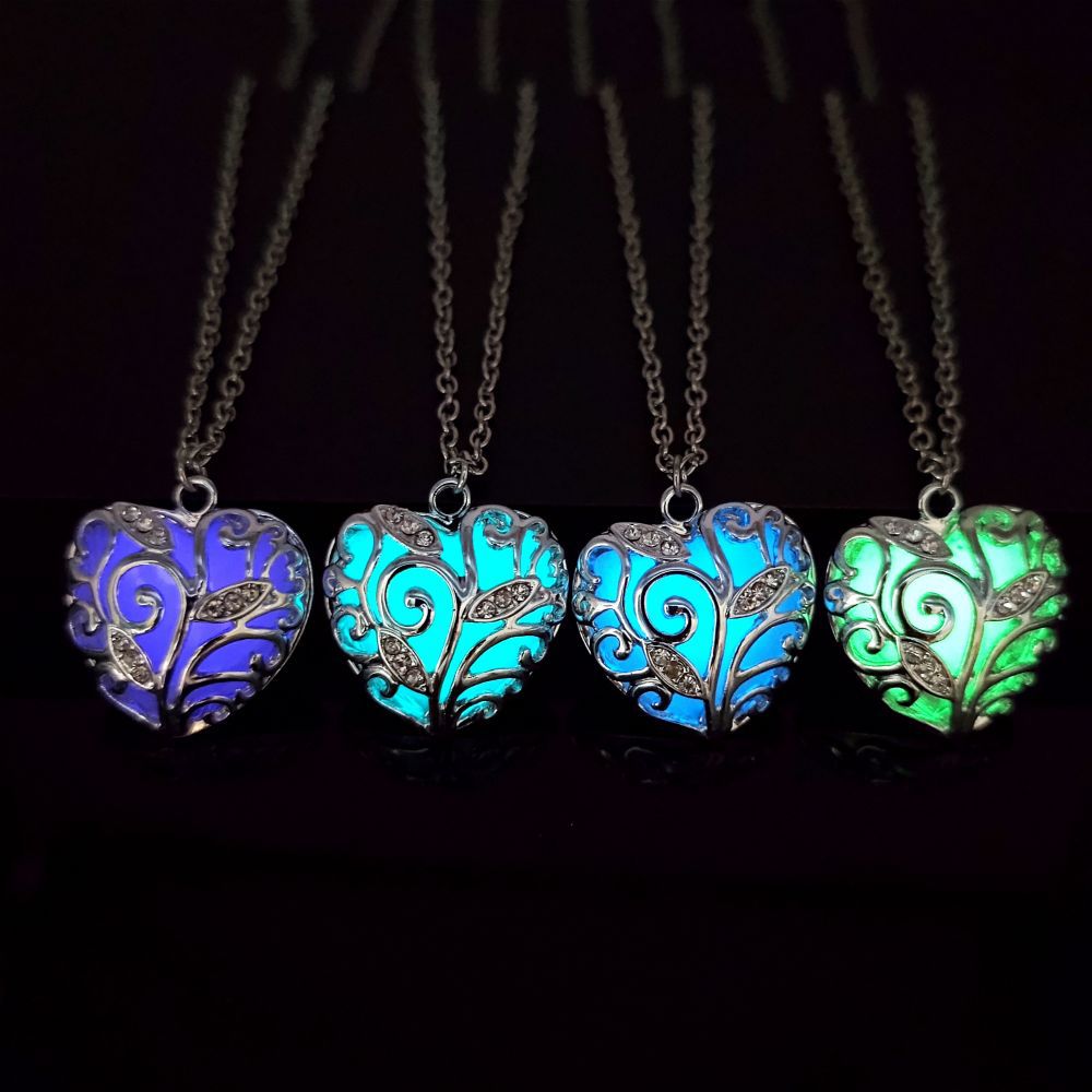 Wholesale Hollow out ocean heart-shaped luminous necklace