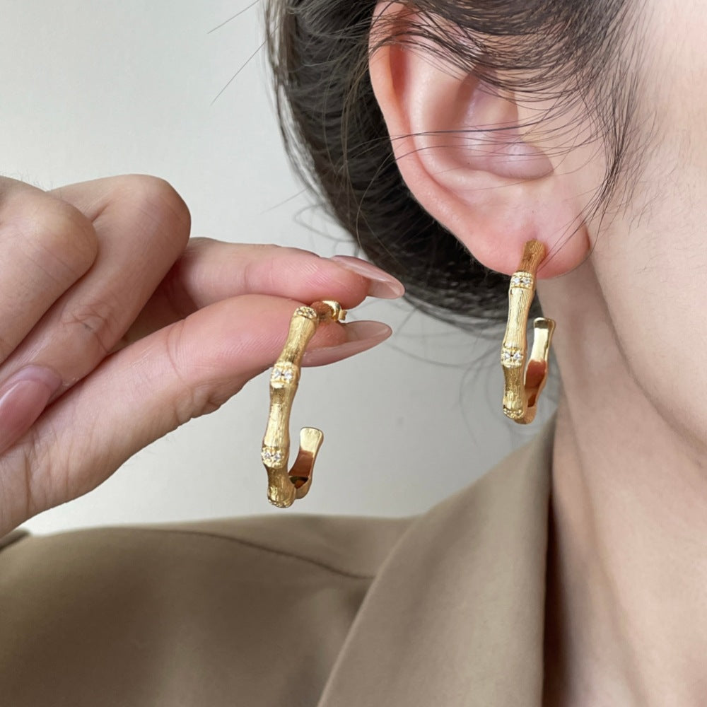 Wholesale Zirconia-set brushed bamboo-shaped earrings for women