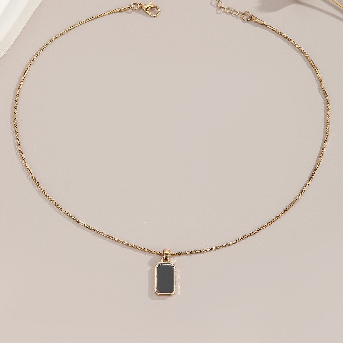 Wholesale Black rectangular necklace for women clavicle