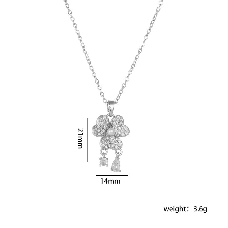 Wholesale women' s flower pendant niche design clavicle chain