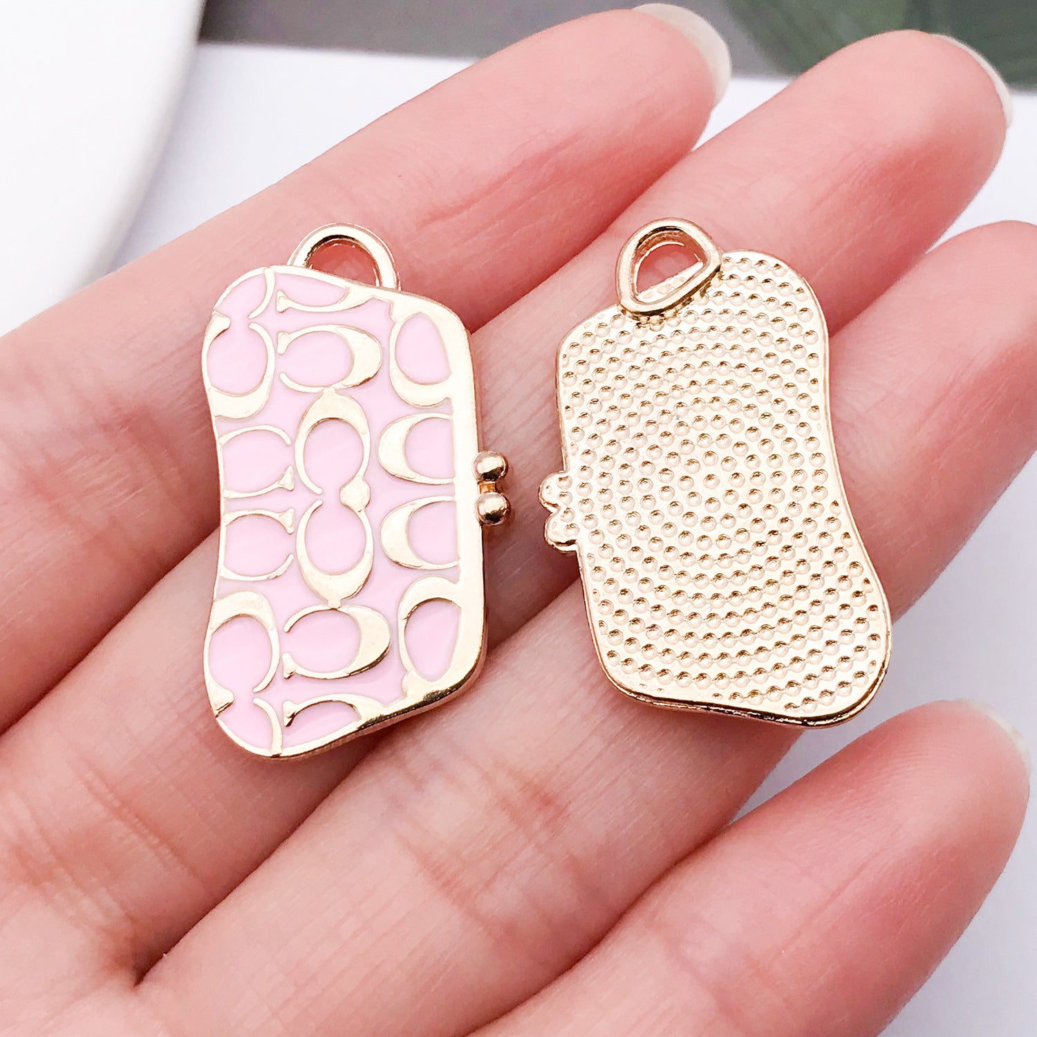 Wholesale Chic Lipstick High Heel Zinc Alloy Pendants Electroplated Oil Drip Charms For DIY Jewelry Fashion Accessory Gift Resale