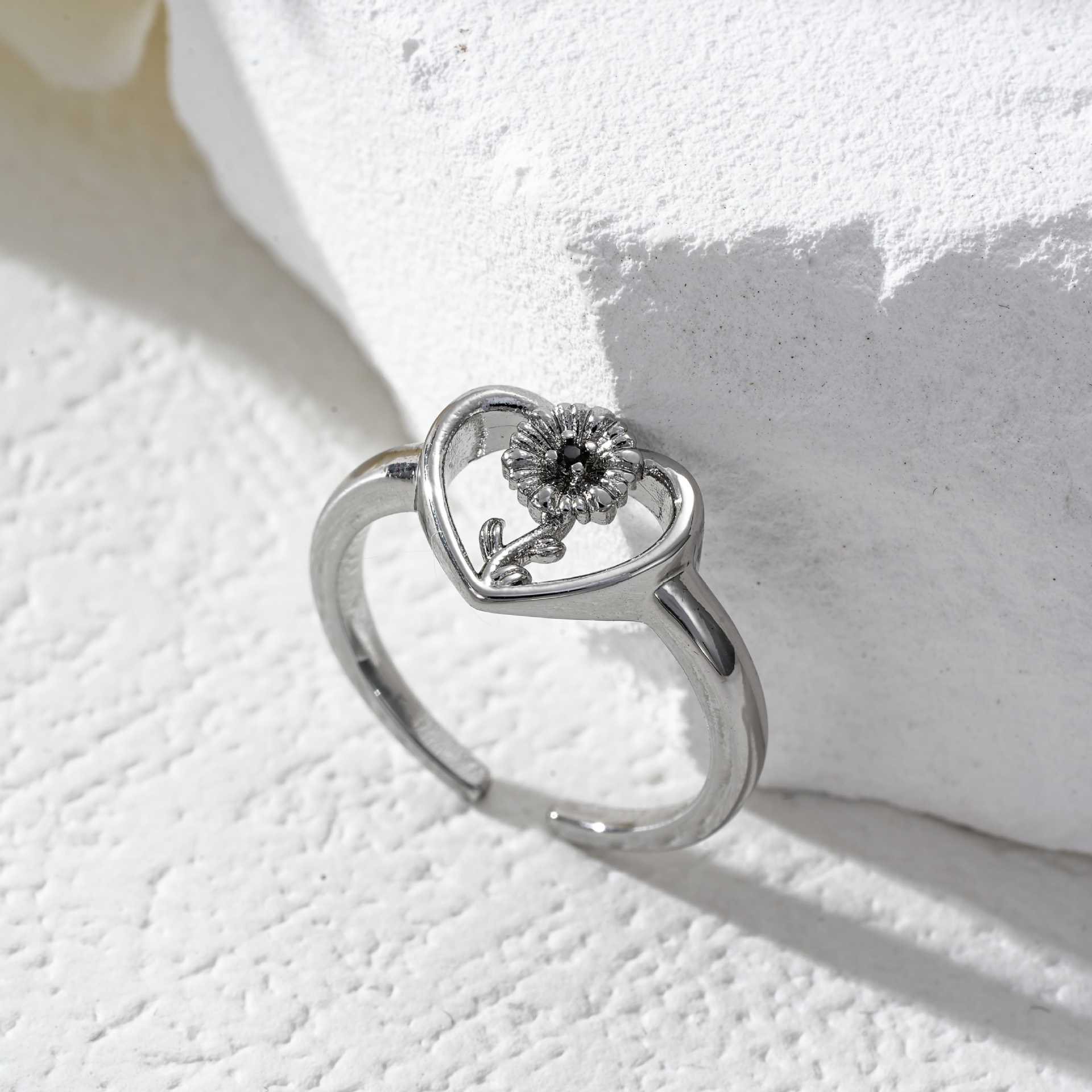 Wholesale Zircon Heart Flower Hand Jewelry Open 12-Month Flower Ring