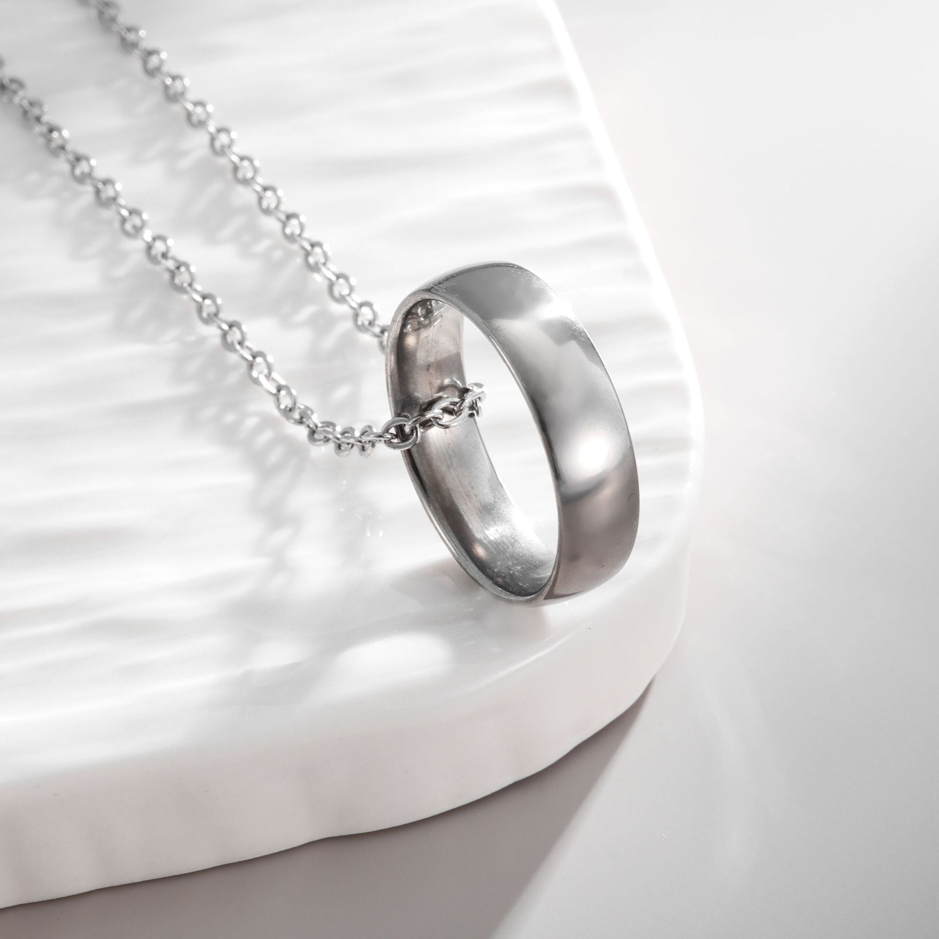 Wholesale Hot Selling Titanium Steel Simple Fashion Round Ring Necklace