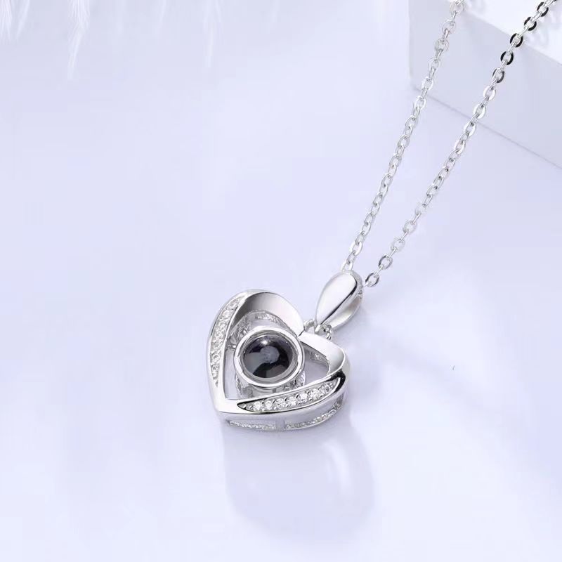 Wholesale projection necklace female 520 Valentine's Day gift heart-shaped pendant beating heart heart-shaped smart necklace