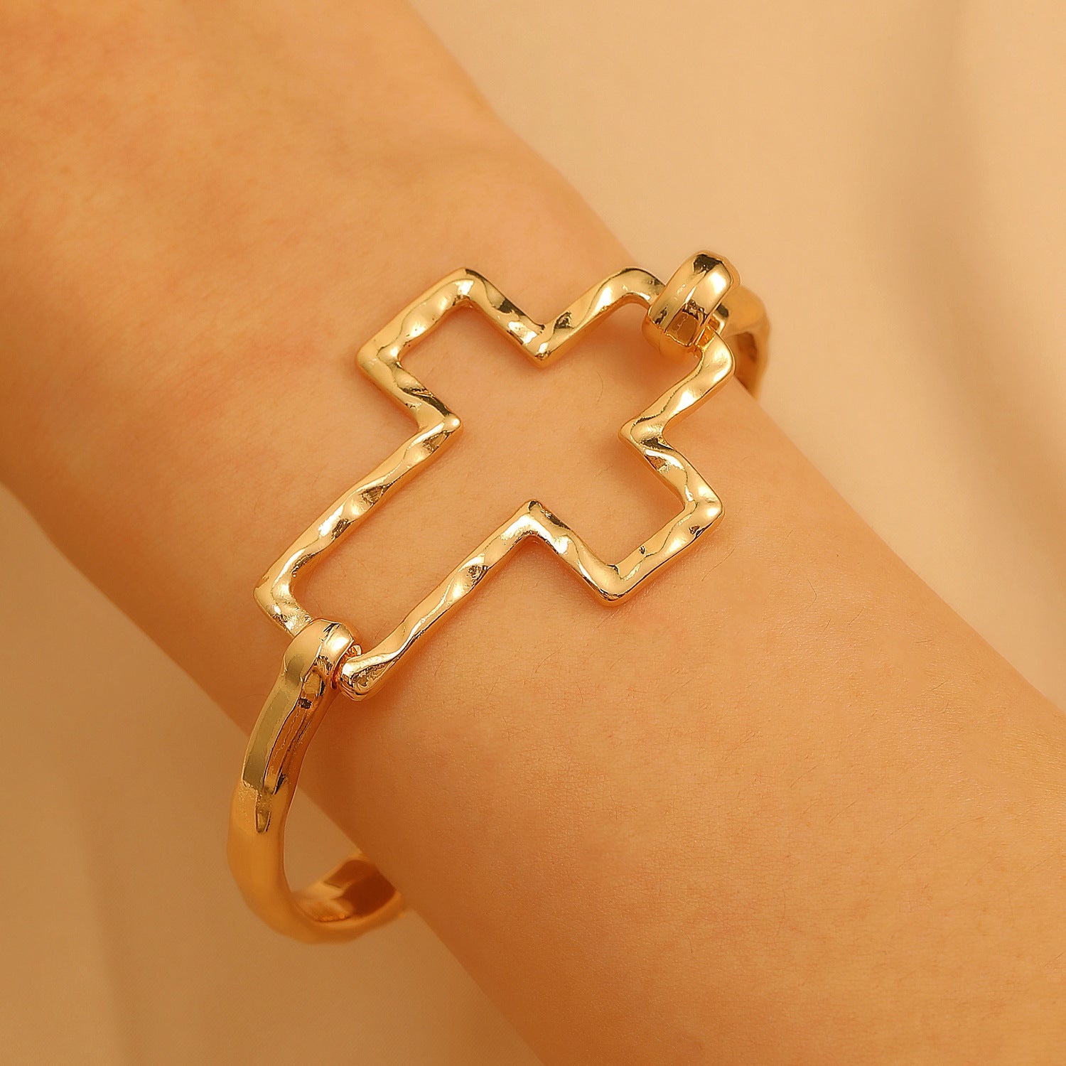 Wholesale Exaggerated cross-shaped heart plated bracelet