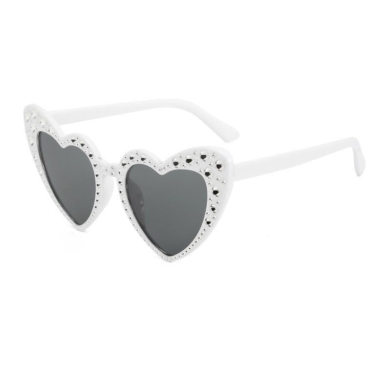 Wholesale Retro trendy large frame heart-shaped diamond-studded sunglasses