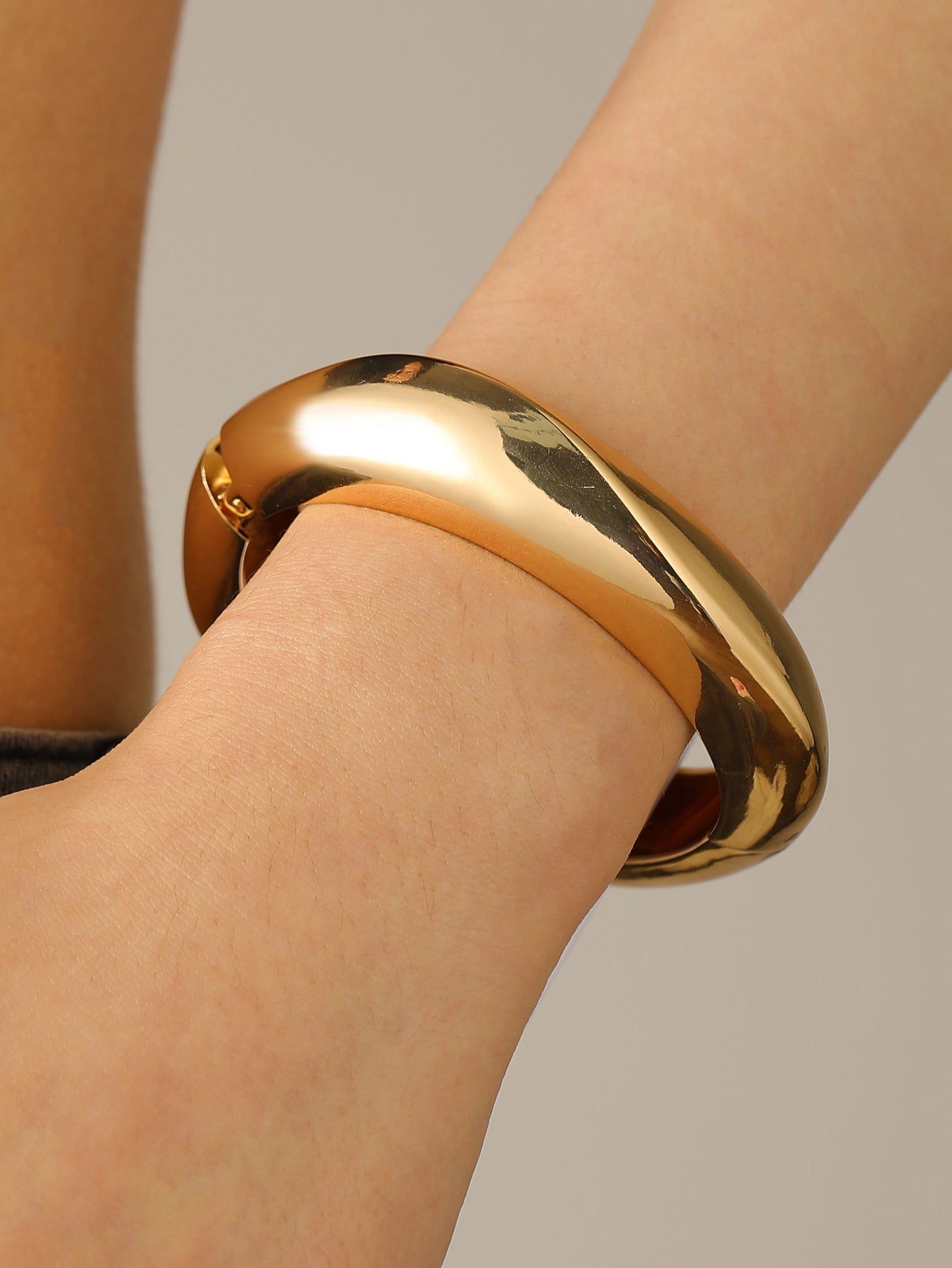 Wholesale suit Golden Glow Irregular Bracelet