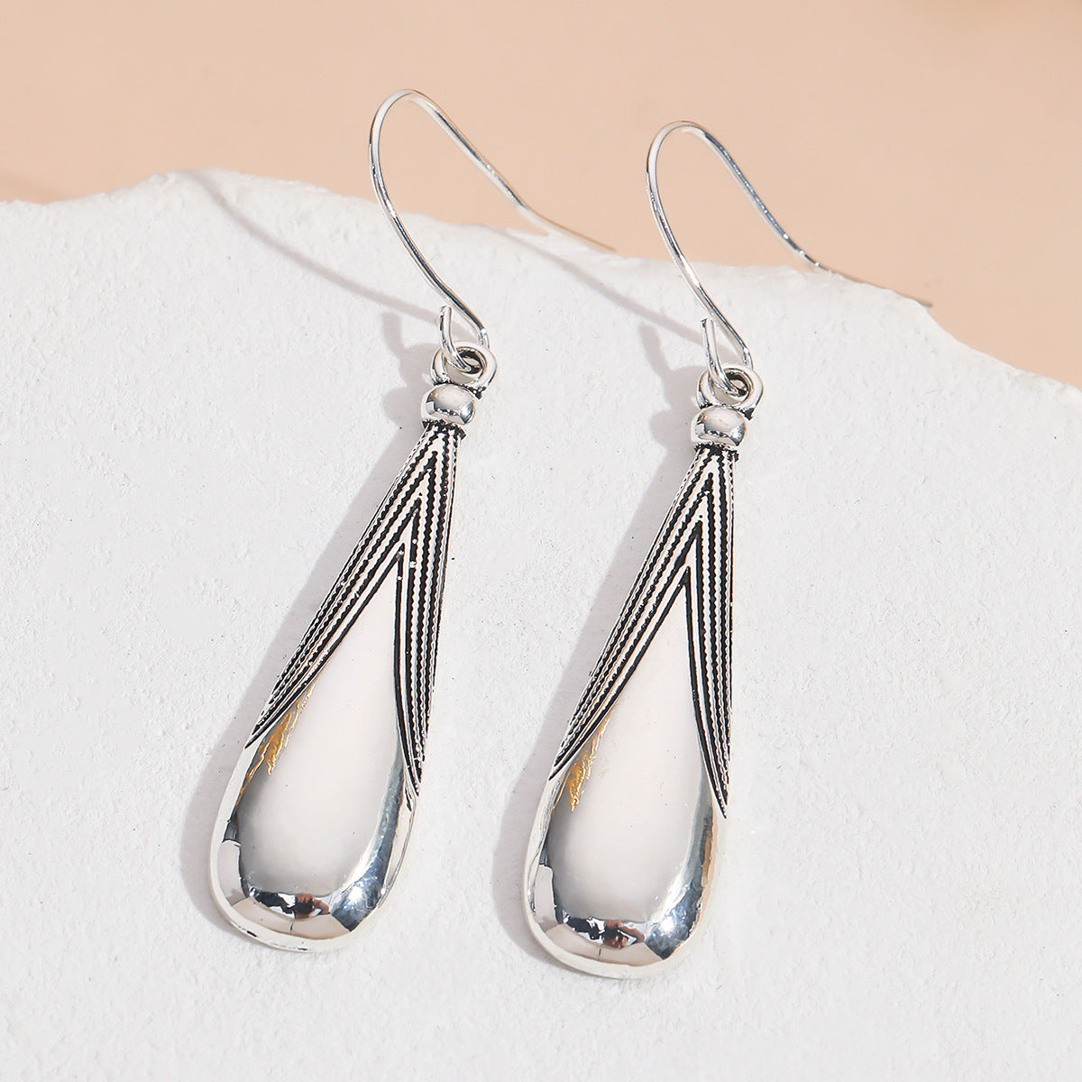 Wholesale Retro Creative Water Drop Women' s Earrings