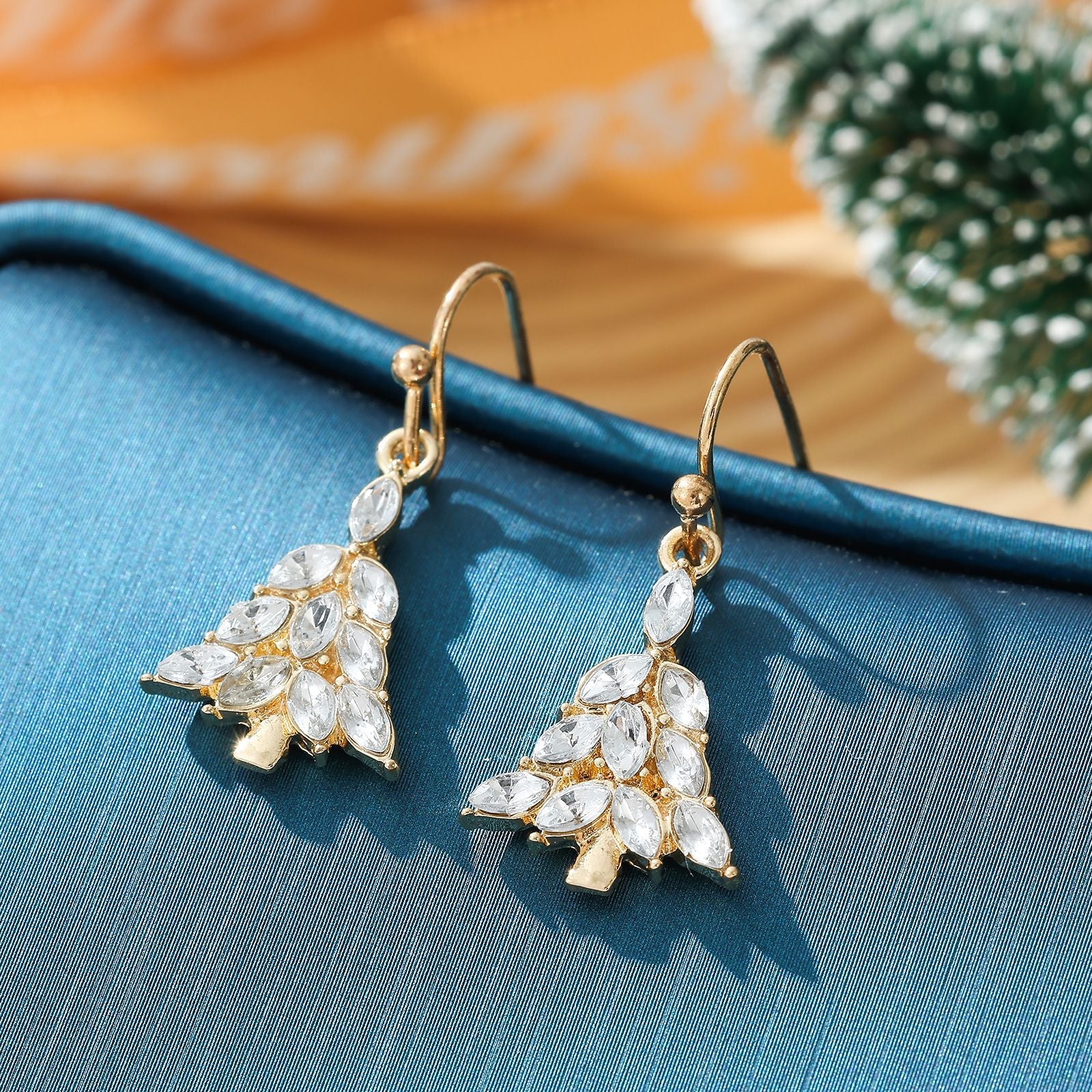 Wholesale Zinc Alloy Christmas Earrings Snowflake Tree Bell Elk Rhinestone Dangle Jewelry Party Fashion Accessory
