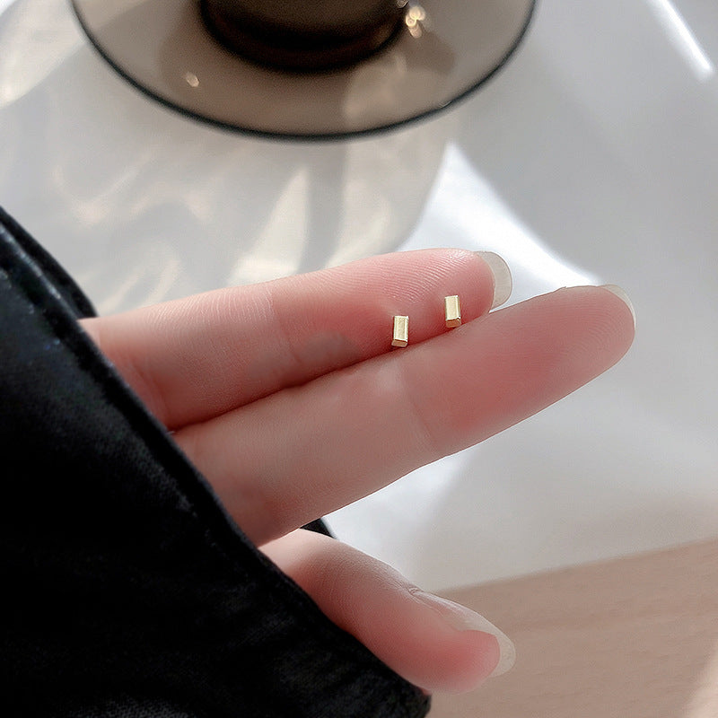 Wholesale High-end Sense Temperament Niche Design 925 Sterling Silver Mini Earrings