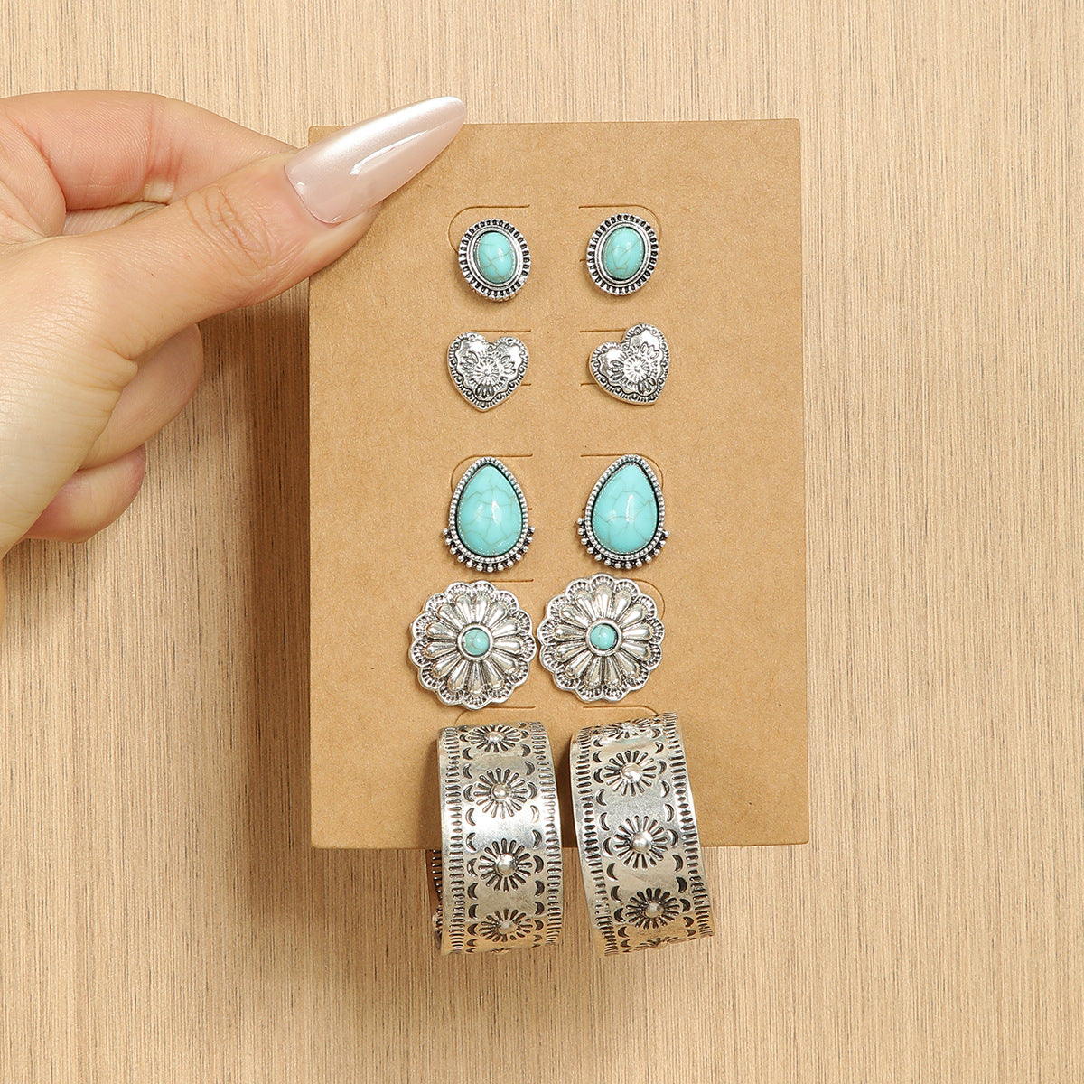 Wholesale Retro Flower Design Zinc Alloy Women S Earrings Fashion Jewelry Accessory Boutique Resale