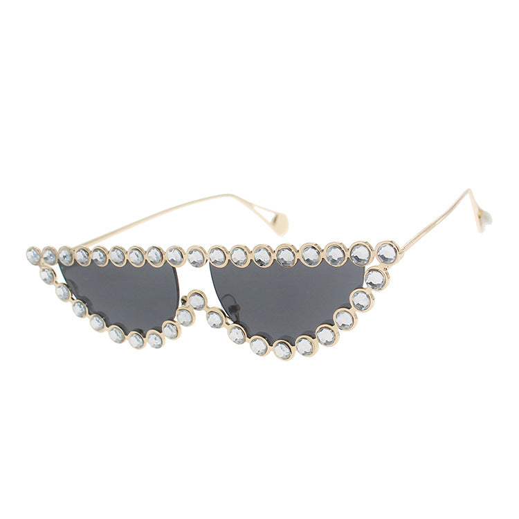 Wholesale Retro cat eye sunshade UV resistant diamond studded sunglasses