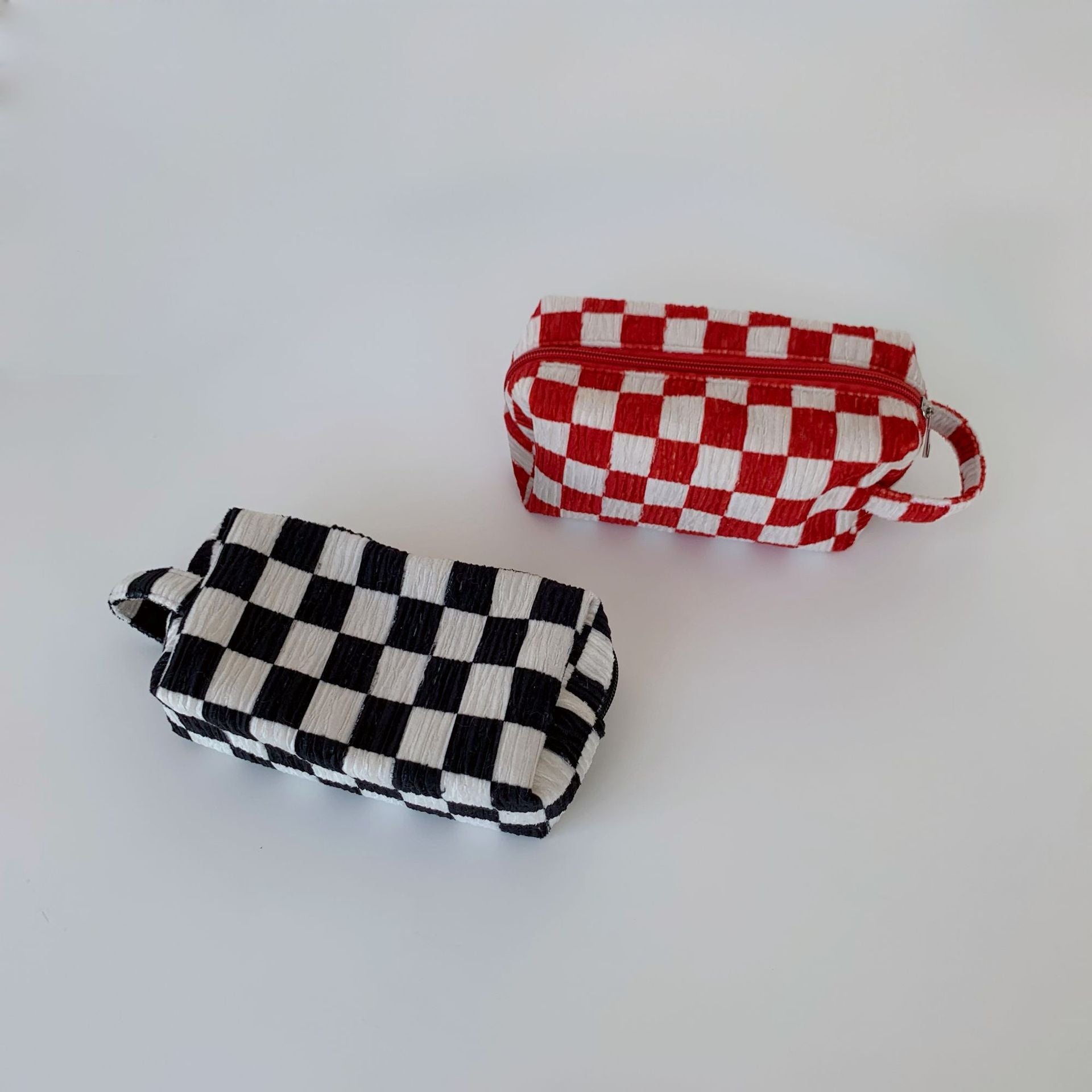 Wholesale Black and White Checkerboard Retro Pleated Velvet Plaid Cow Pattern Cosmetic Bag