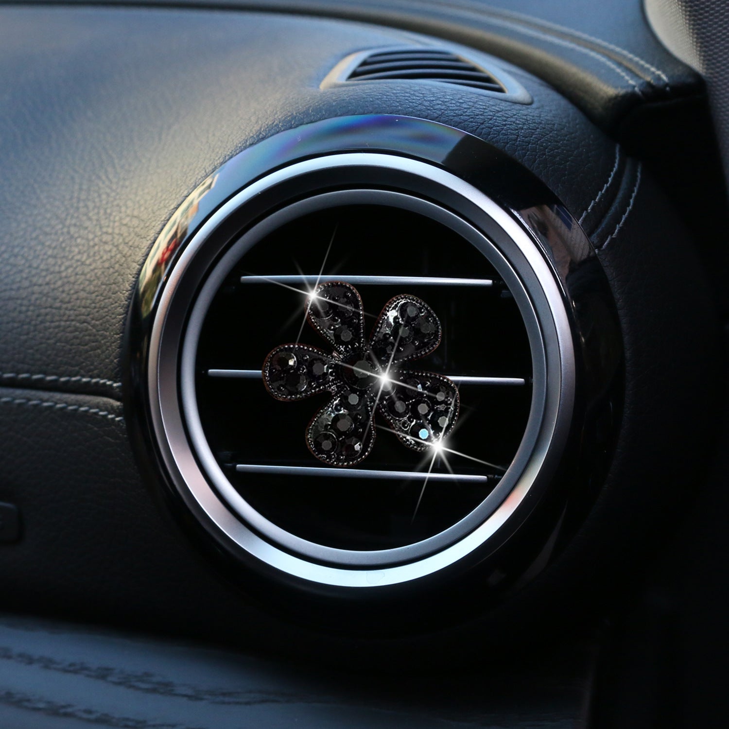 Wholesale rhinestone five-petal flower car decoration clip car air conditioning outlet exquisite diamond crystal supplies ornaments
