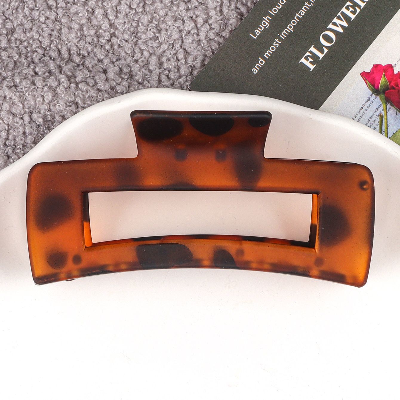 Wholesale Retro Tortoiseshell Acetate Hair Claw Clip For Women Large Hollow Rectangle Design Fashion Hair Accessory Boutique Resale Gift
