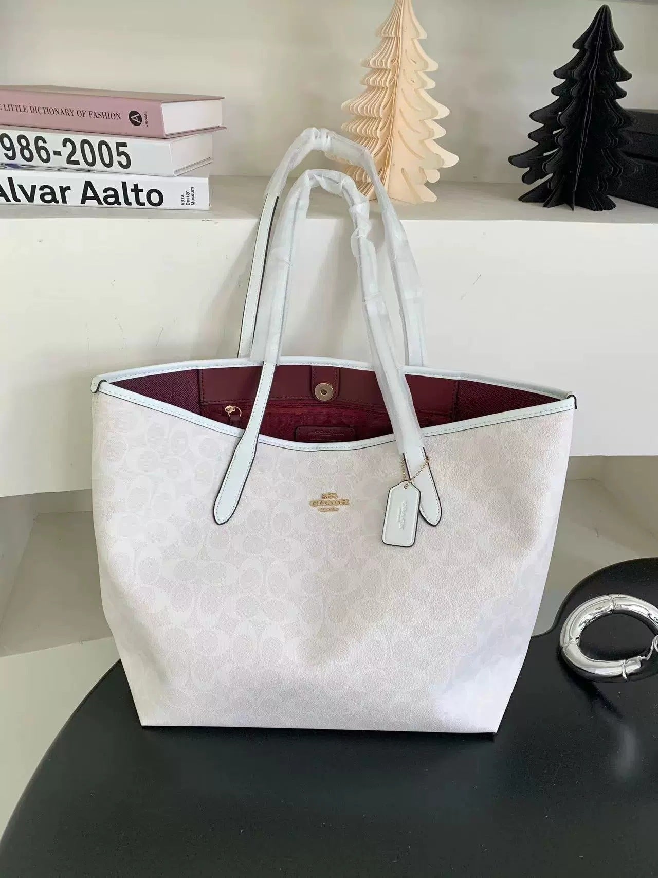 Wholesale Classic old flower magnetic buckle handbag shoulder large capacity women's bag