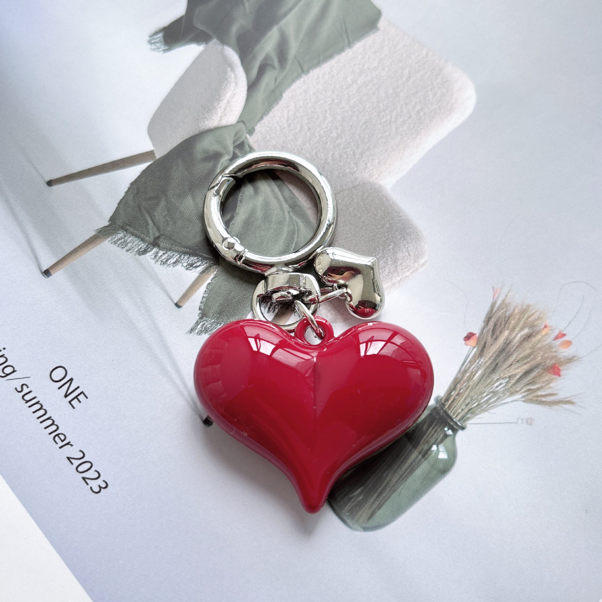 Wholesale Creative love keychain peach heart bag car key decoration