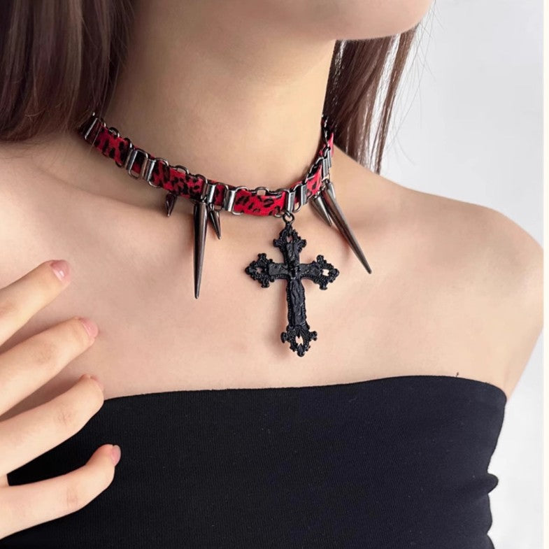Wholesale Gothic hot girl style leopard print rivet cross necklace clavicle chain