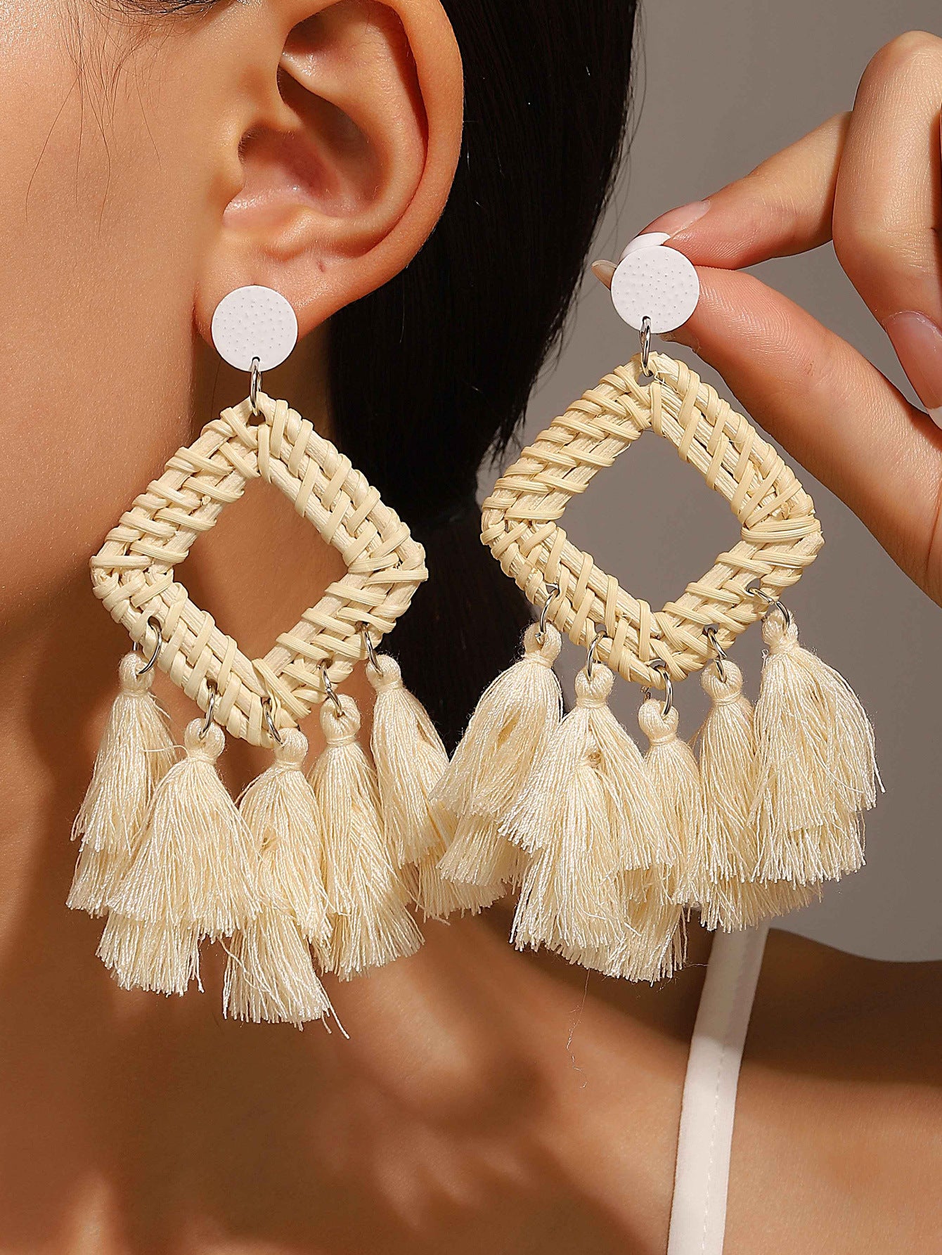Wholesale Trendy Summer Vacation Hand Knit Raffia Flower Earrings For Women Golden Yellow Fashion Accessory Resale Gift