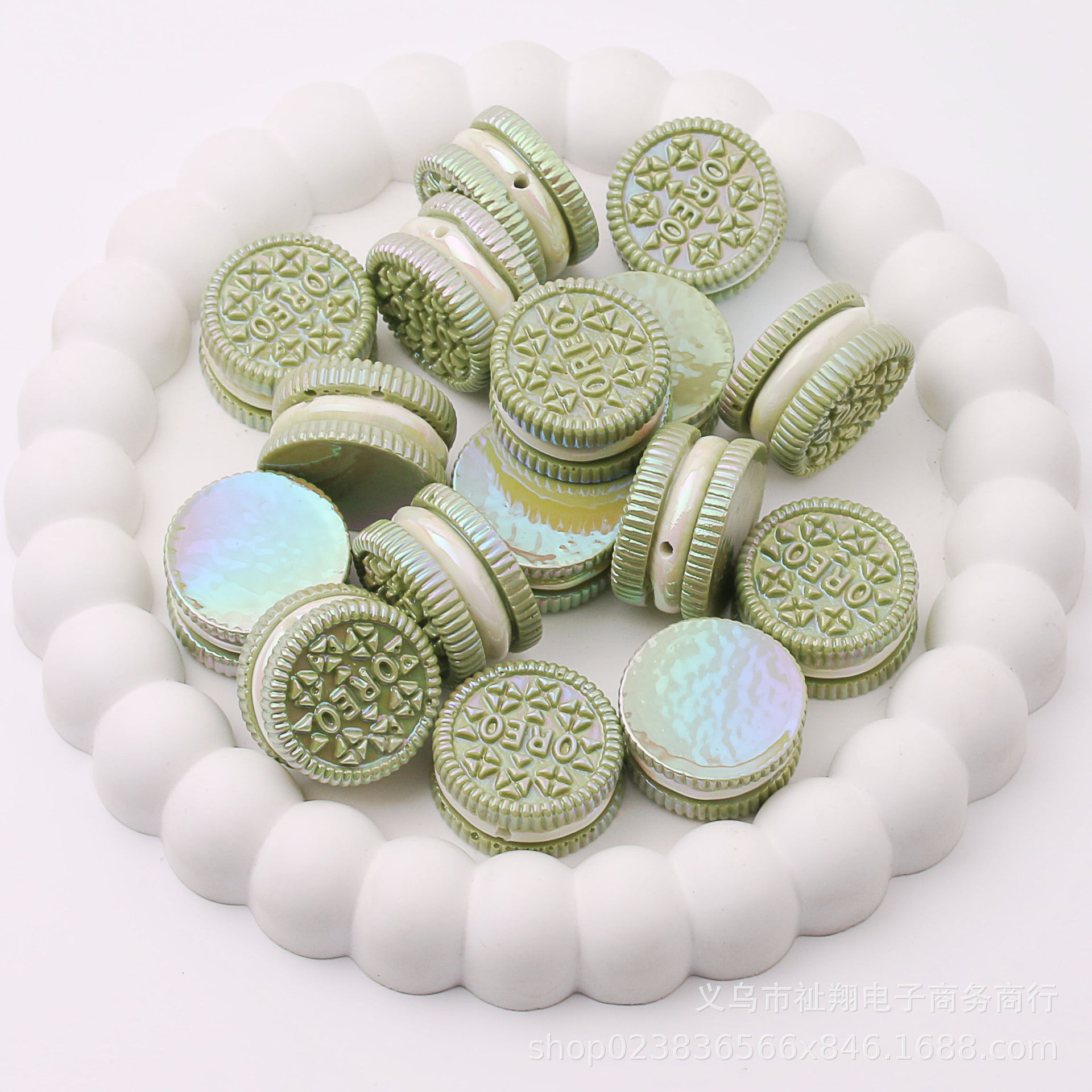 Wholesale 100pcs/pack Resin Through-hole UV Color-plated Macron Sandwich Biscuit DIY Beads