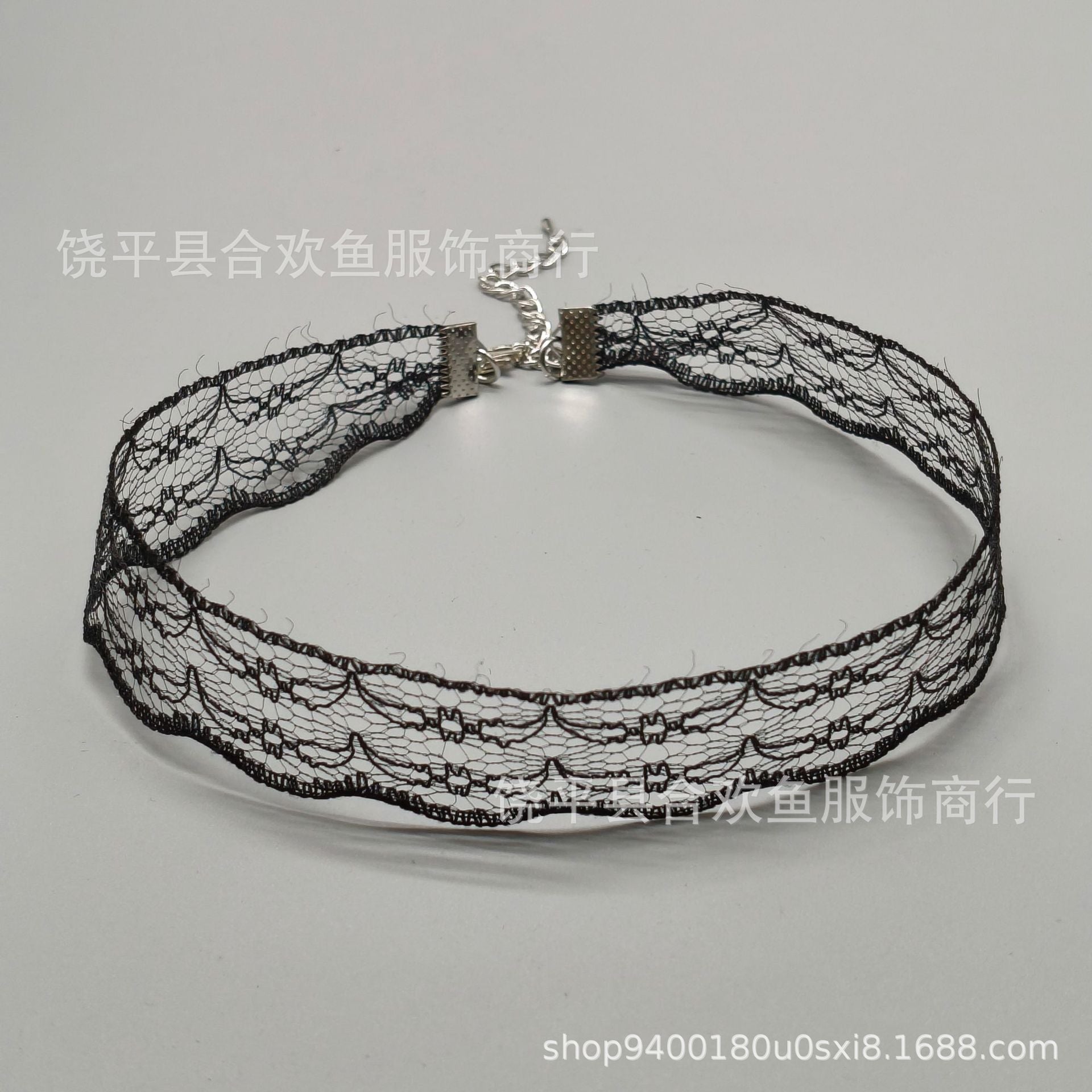 Wholesale Hollow out red lace heart-shaped collarbone chain