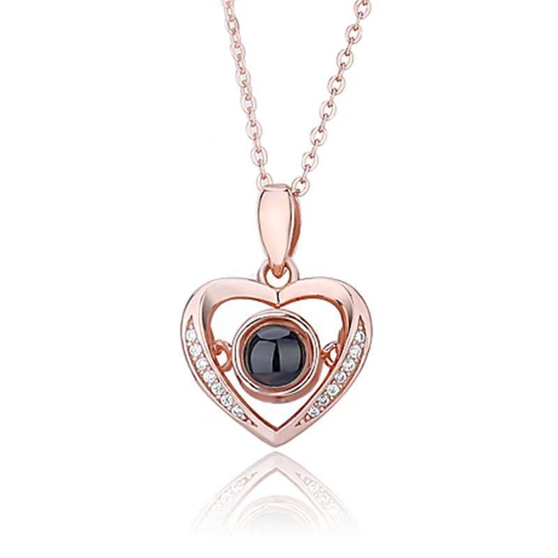 Wholesale projection necklace female 520 Valentine's Day gift heart-shaped pendant beating heart heart-shaped smart necklace