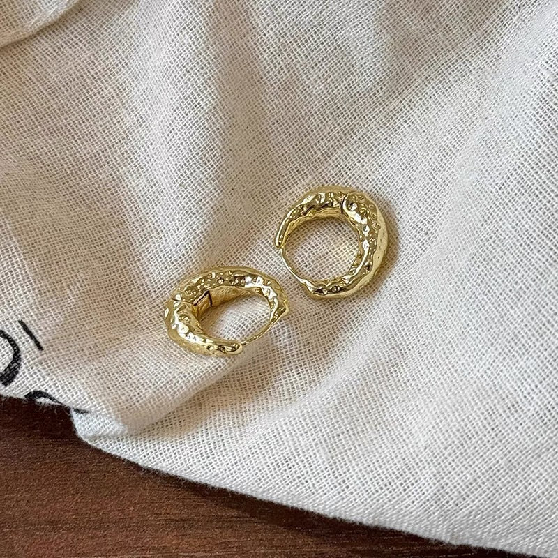 Wholesale water drop hoop light luxury high-end new plain hoop unique earrings