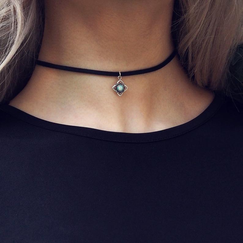 Wholesale Petal Opal Small Pendant Women' s Collarbone Chain Velvet Short Necklace