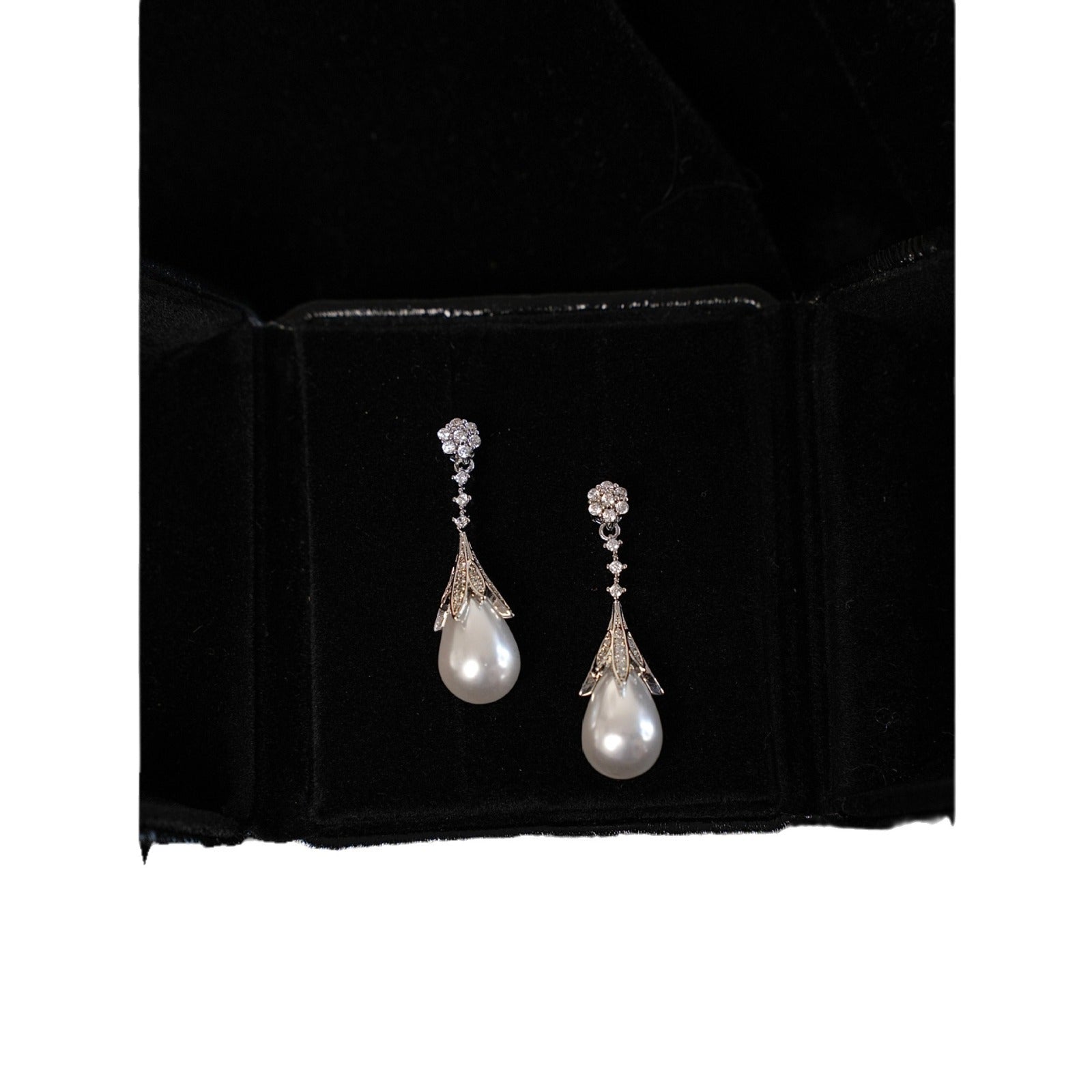 Wholesale classic Retro Luxury Water Drop Pearl Earrings  Ear Clips