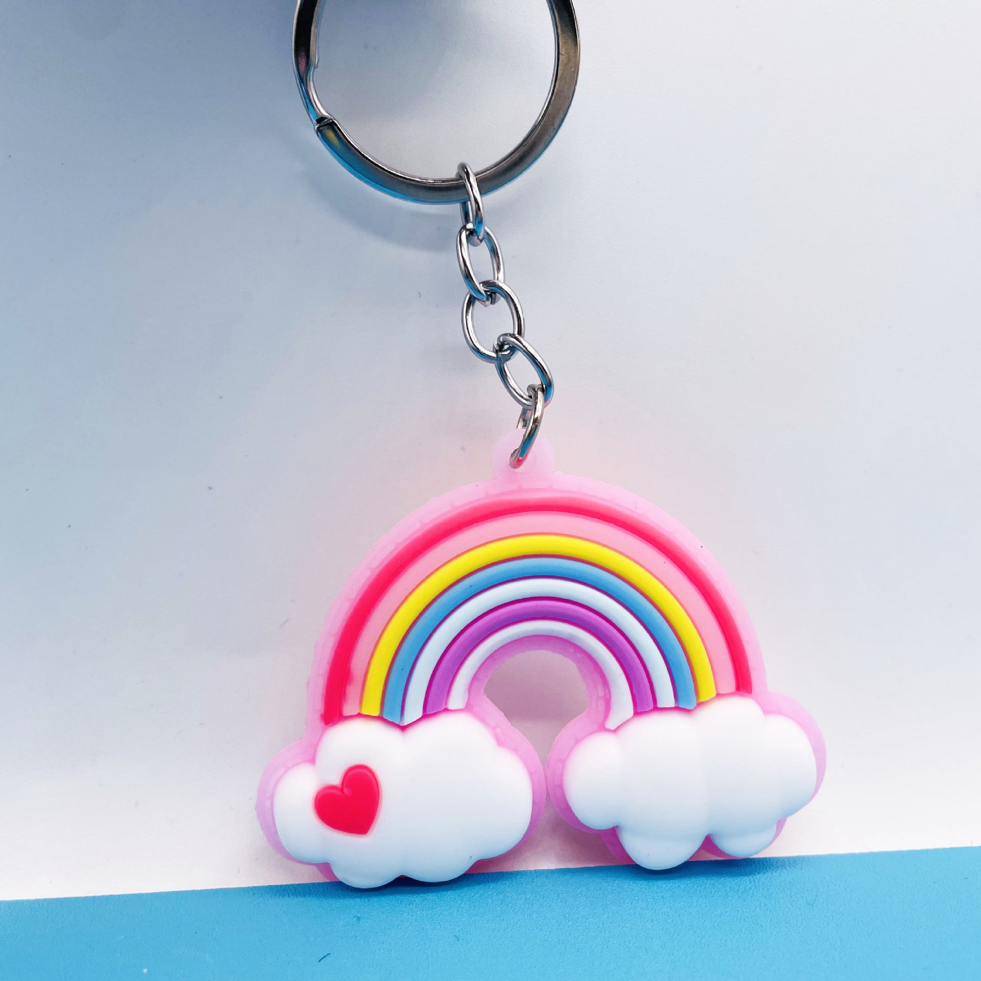 Amor de goma suave al por mayor Rainbow Cloud Keychain